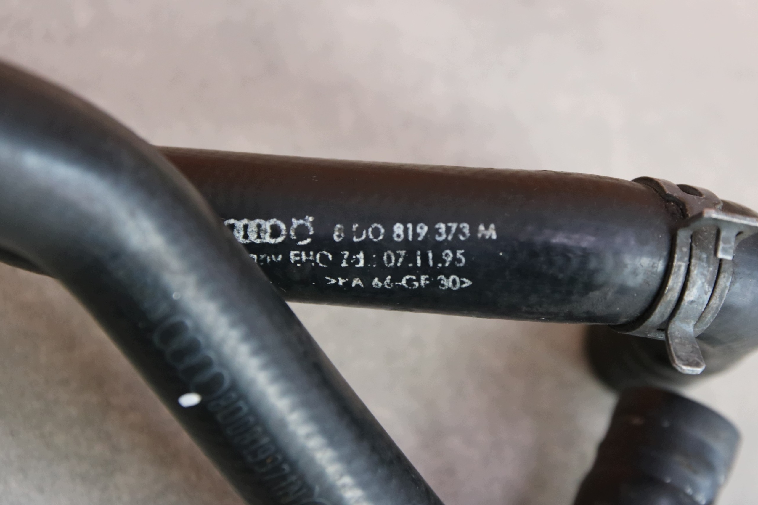 Tuyau d'eau Audi VW Skoda 8D0819373M image 8
