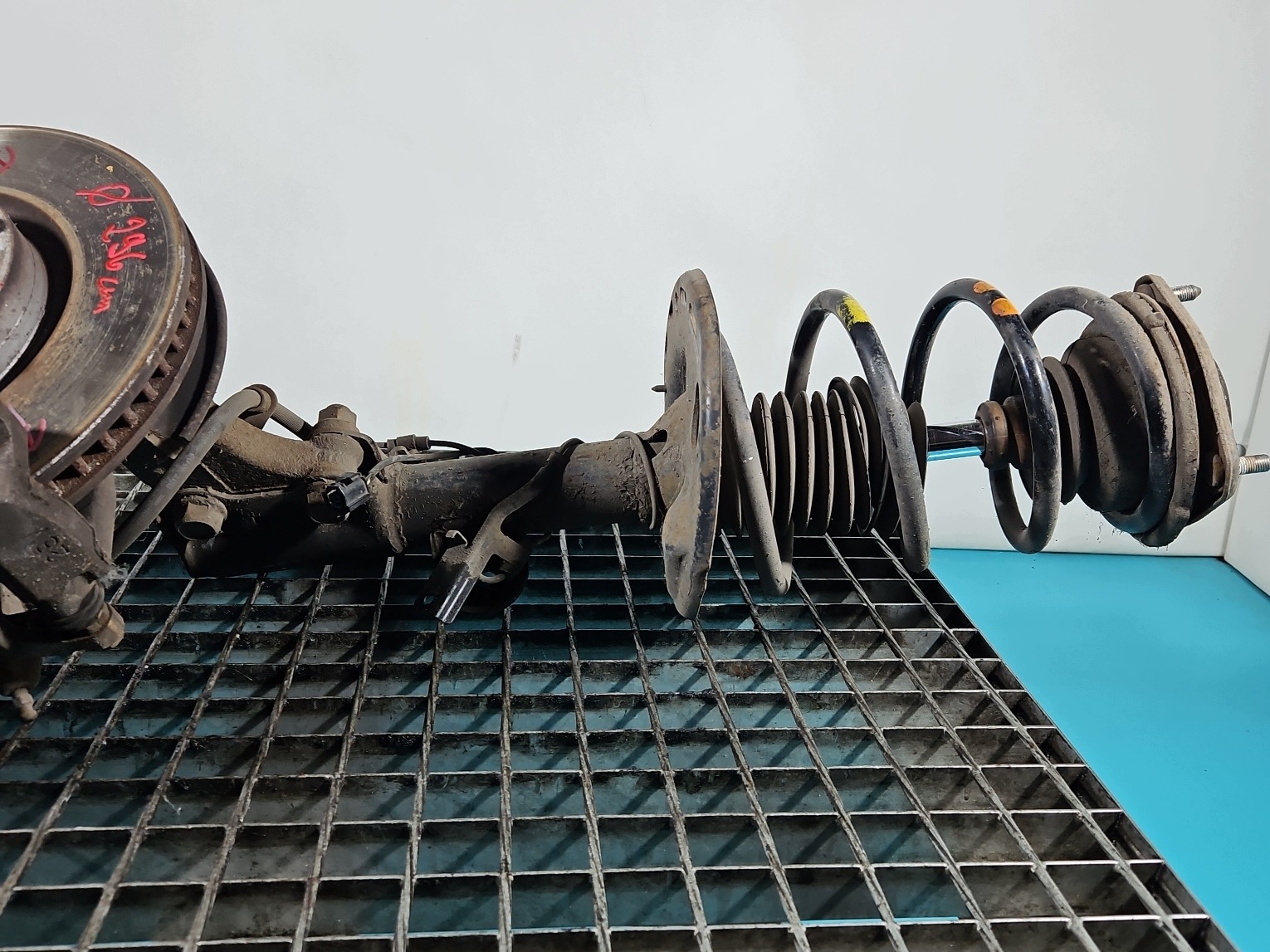 Schokdemper voor Toyota RAV4 IV, voor rechts, gebruikt