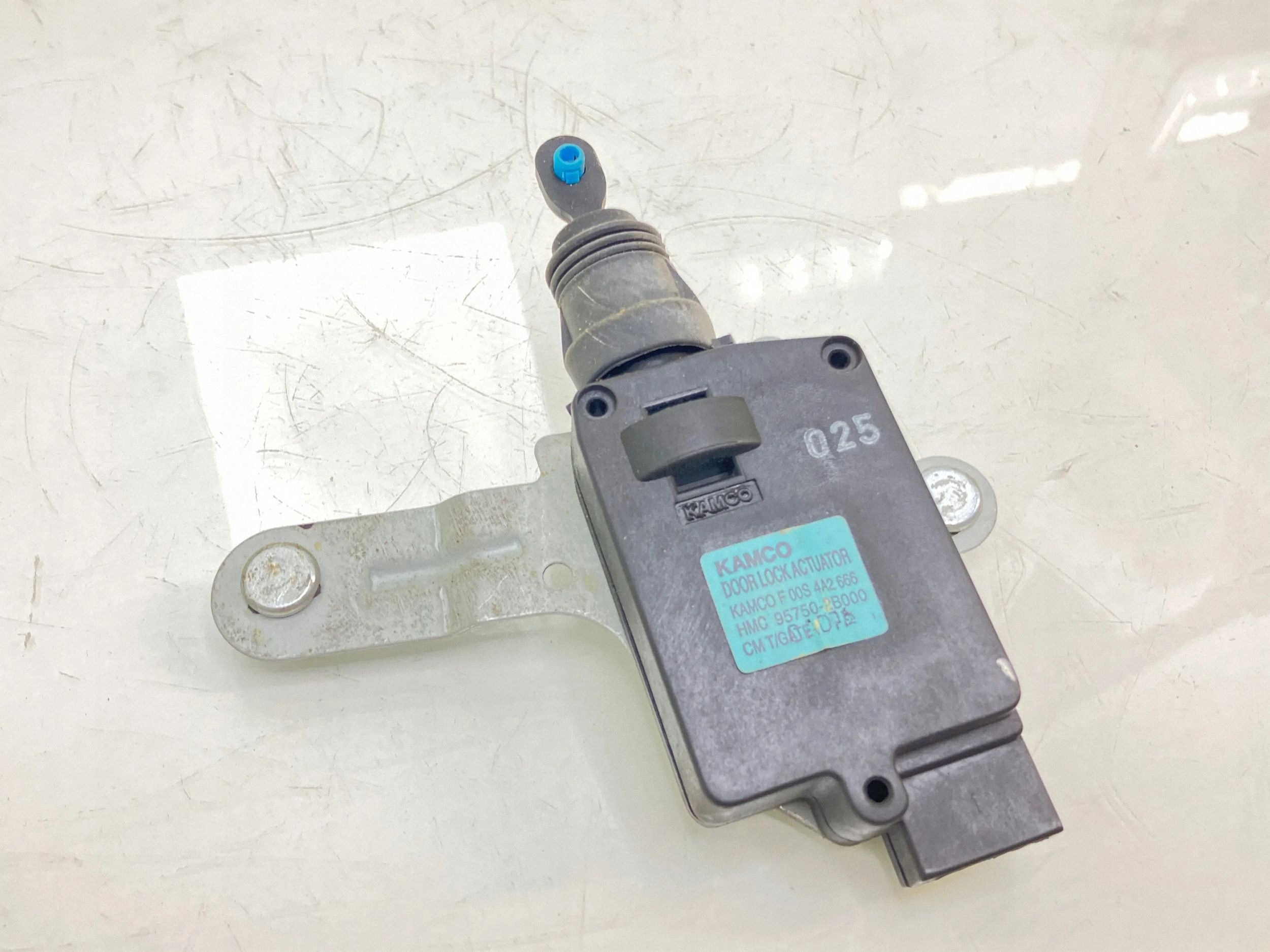 Actuador Cierre Central Hyundai Santa Fe II 95750-2B000 image 2