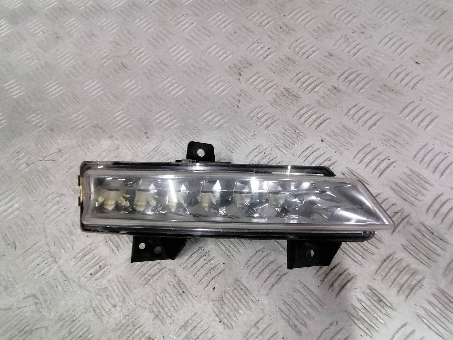 Renault Megane III Frontscheinwerfer rechts DRL LED 266006799R image 2