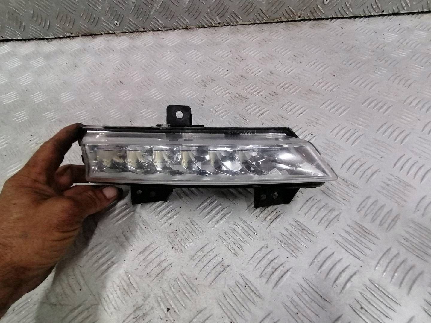 Renault Megane III LED-päivävalo oikea 266006799R