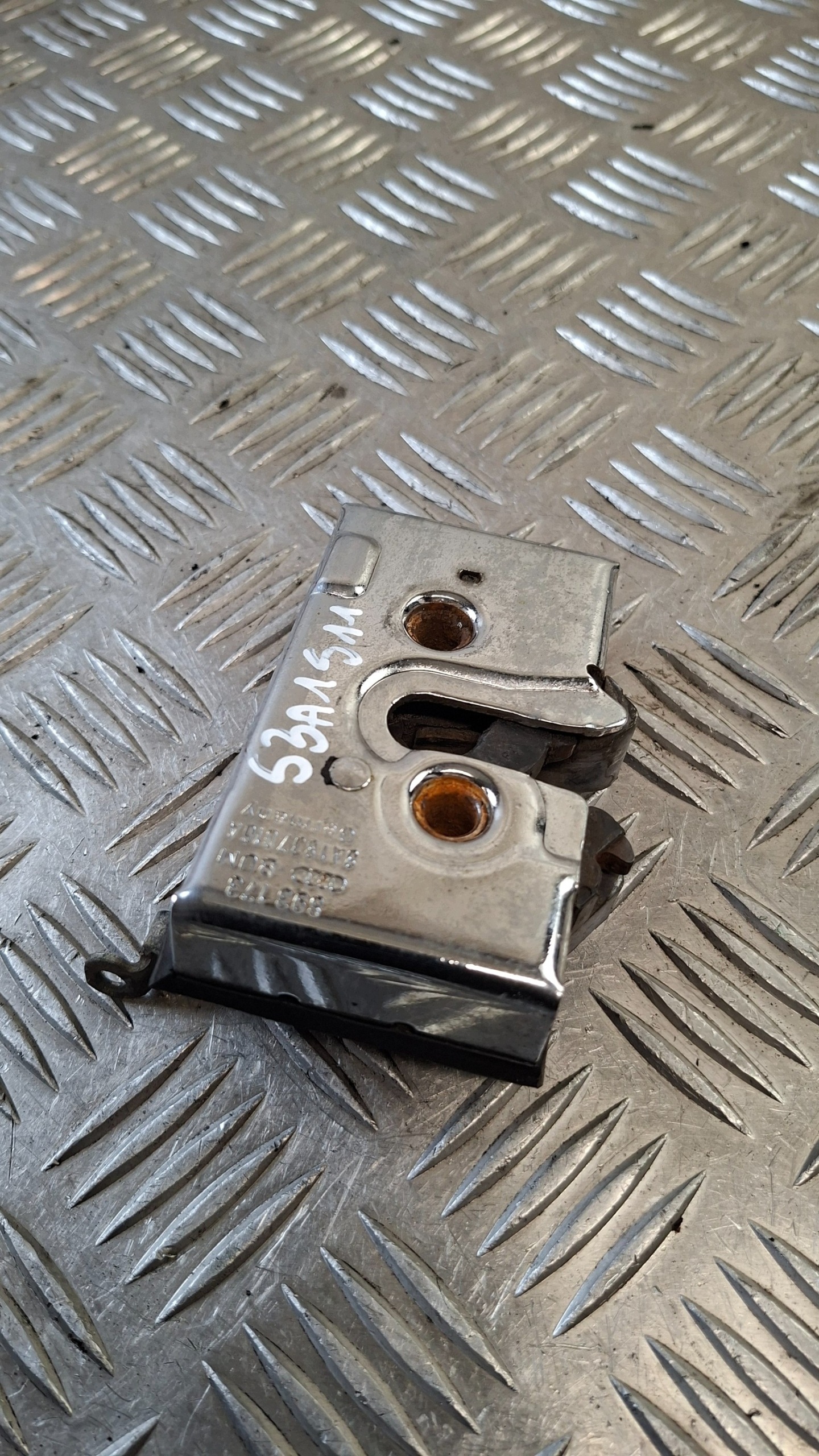Oven lukko, etu oikea, Audi 80 B4, OEM 8A1837046A image 2