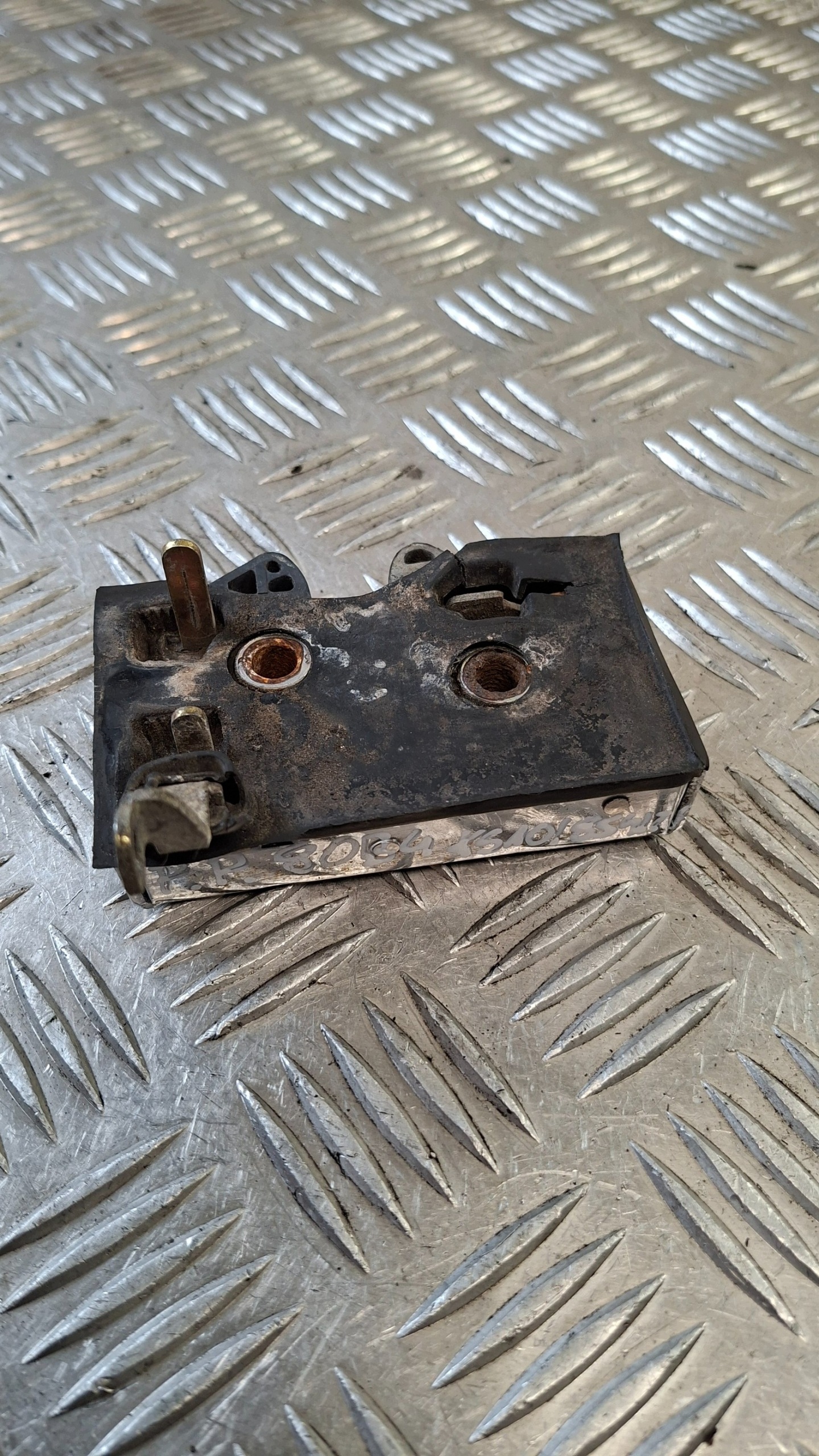 Oven lukko, etu oikea, Audi 80 B4, OEM 8A1837046A image 5