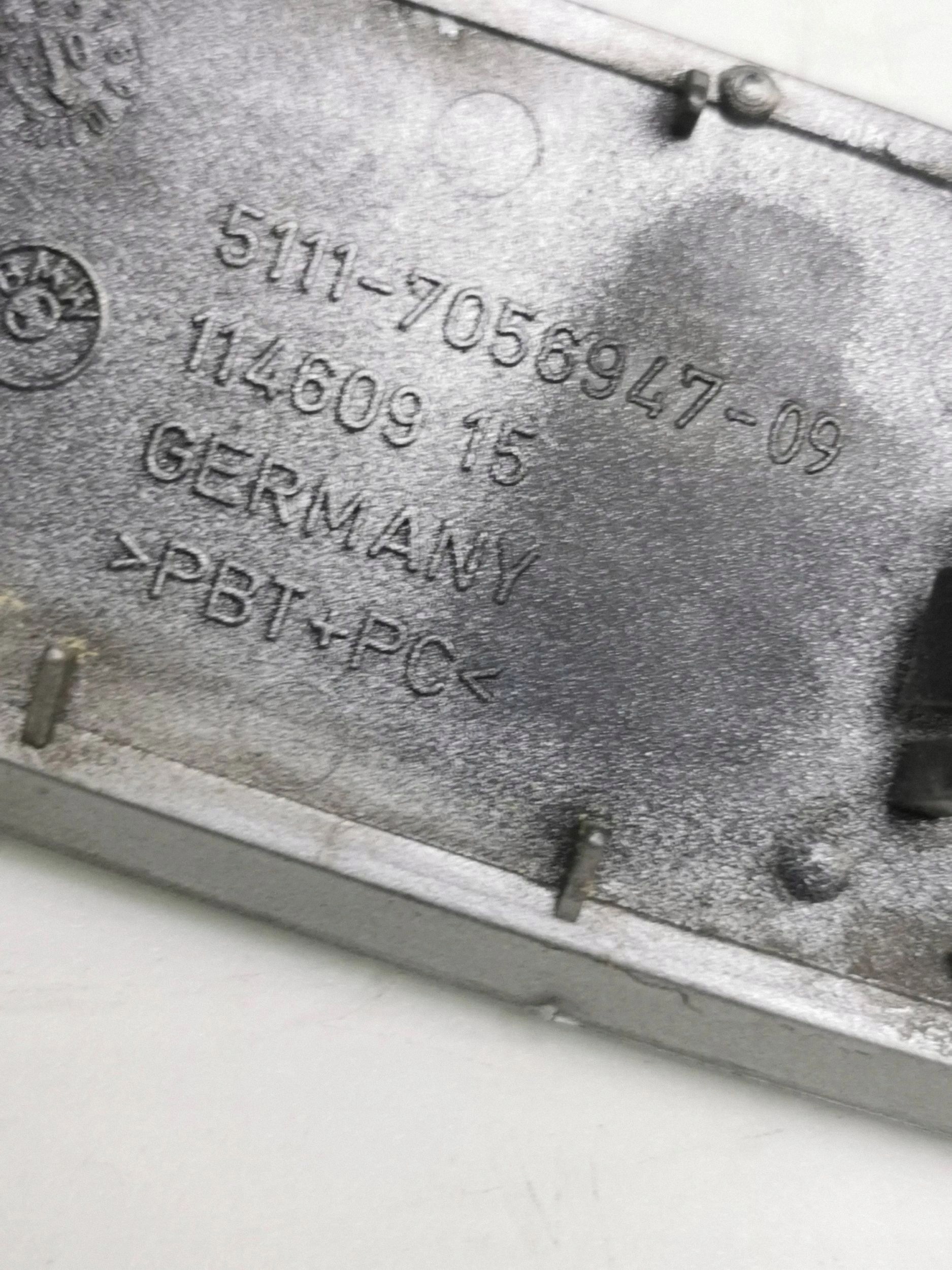 BMW 5 E60 E61 2008 Avant gauche Cache de lave-phare image 6