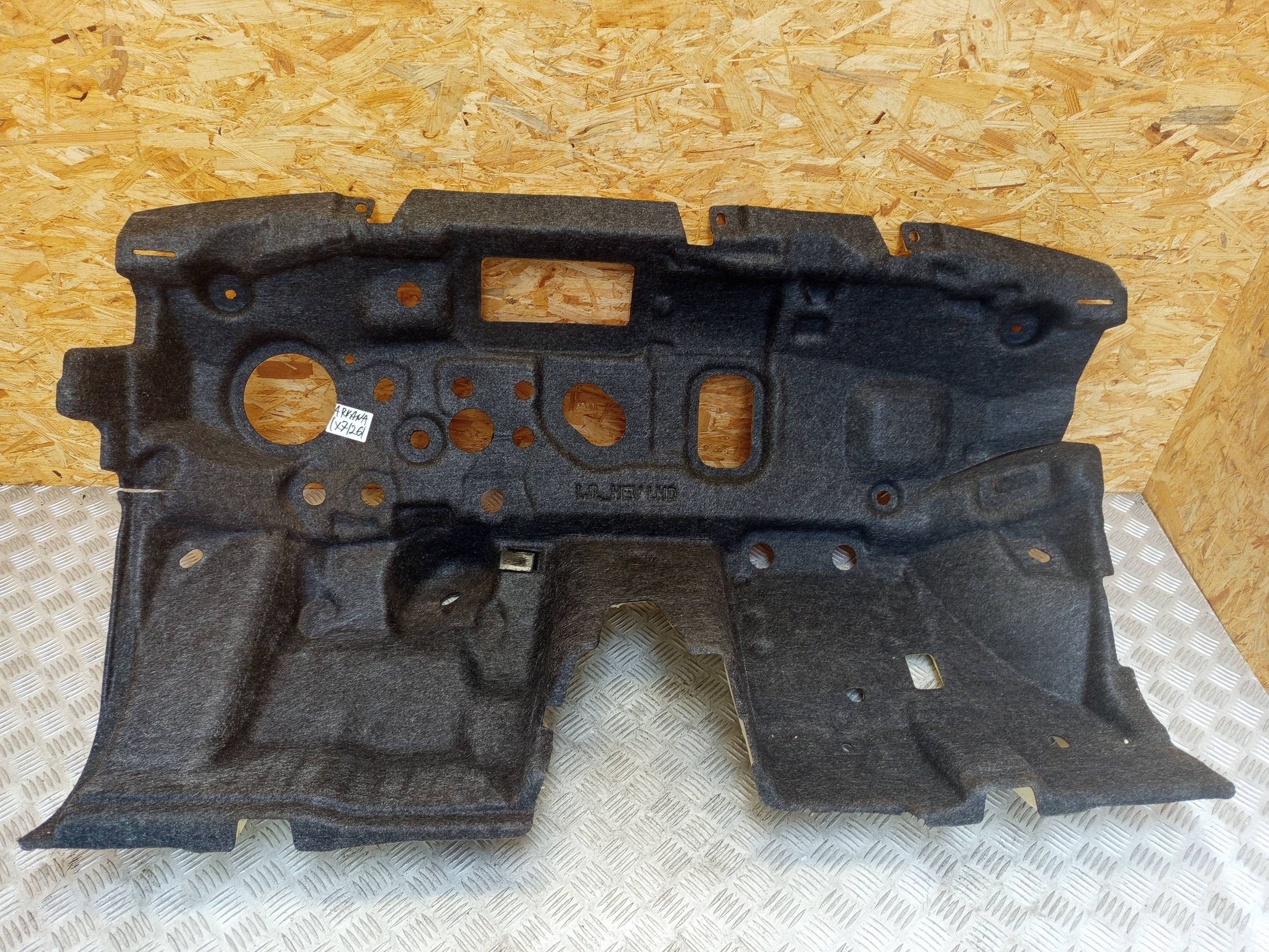 RENAULT OE 679007330R ARKANA FACE OF THE HEDGEWALL