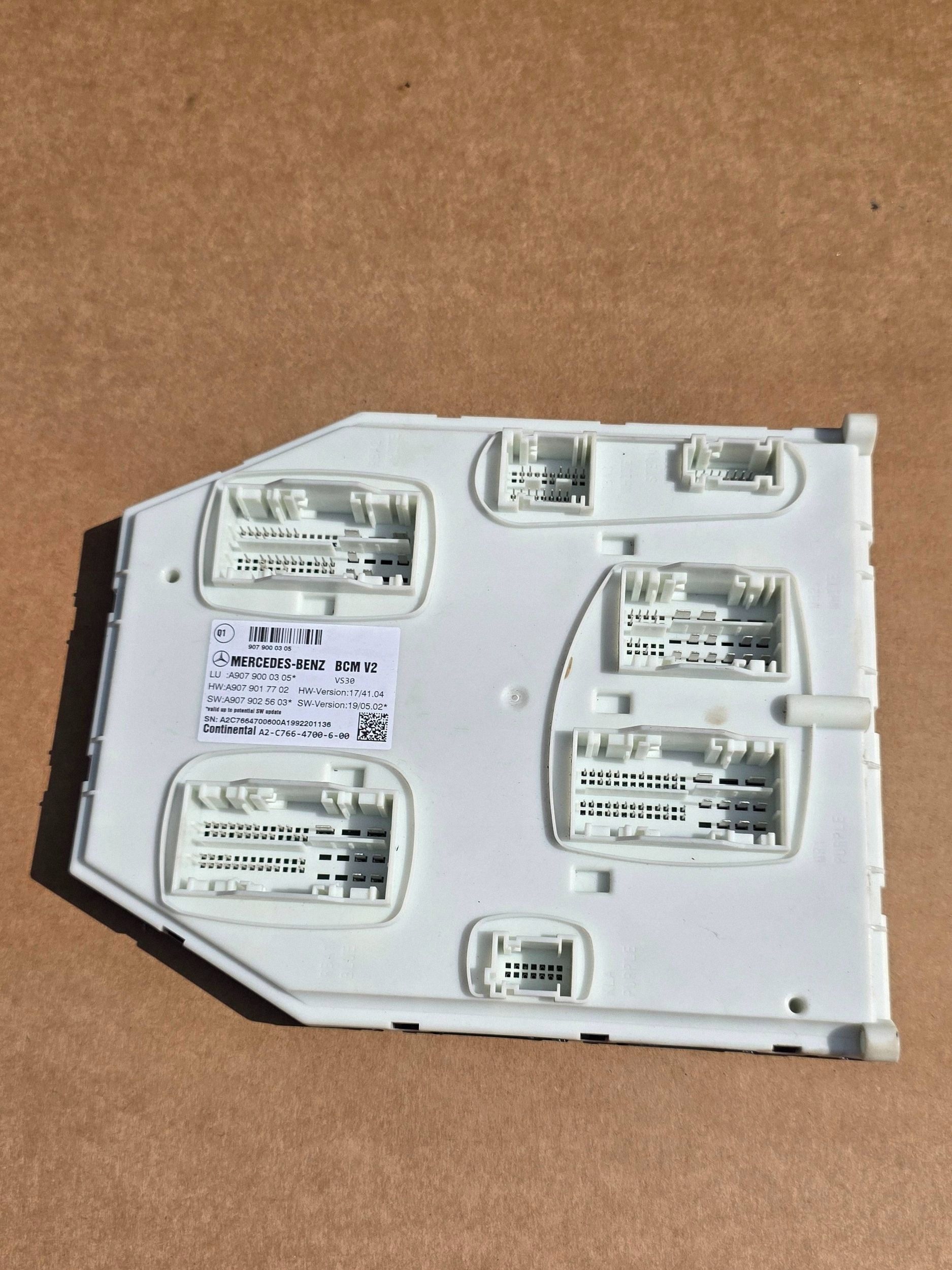 Module de confort Mercedes W907 W910 9079000305 image 2