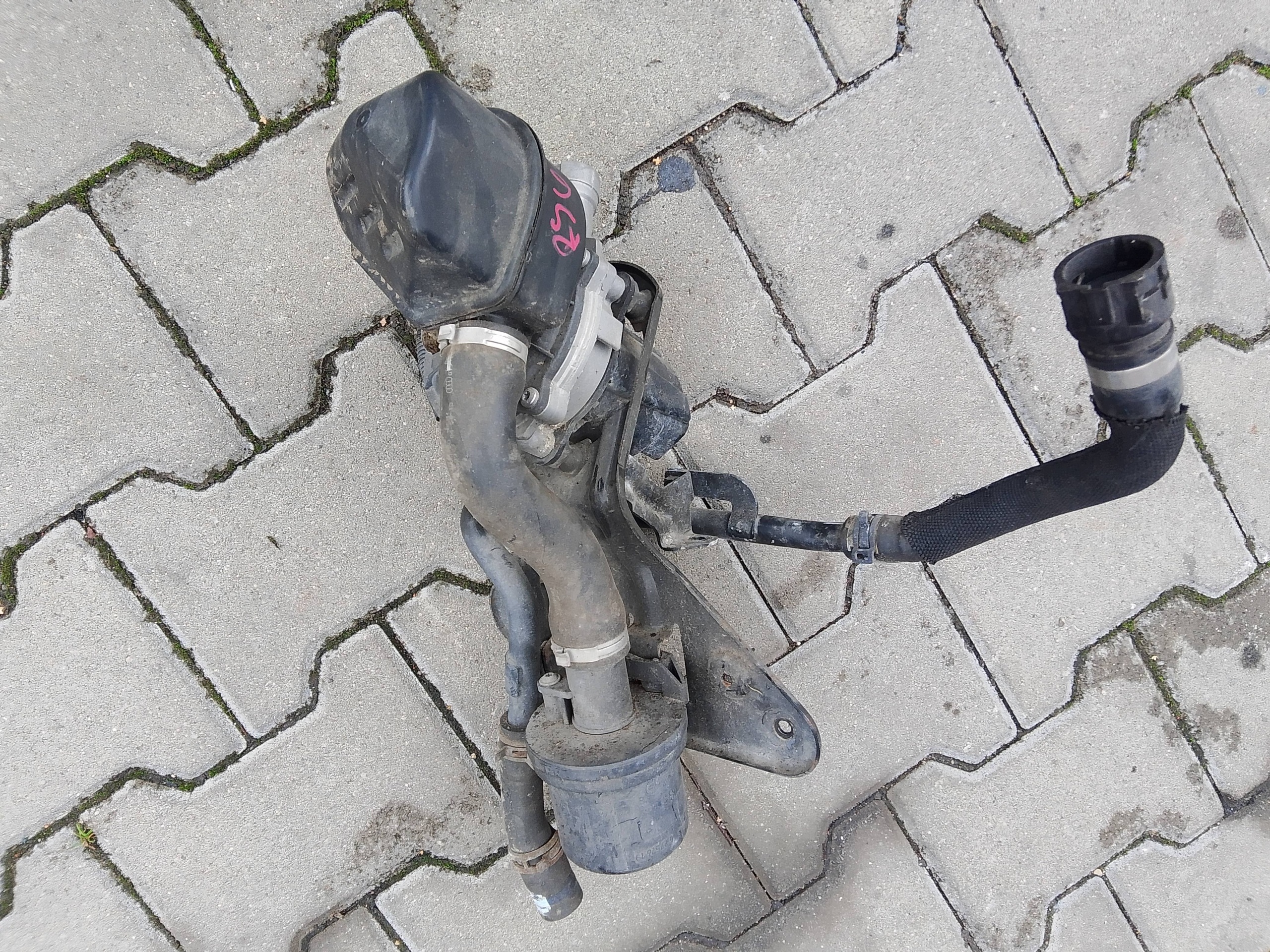 Audi A6 A7 RS6 C7 ilmapumppu 4G0121070M
