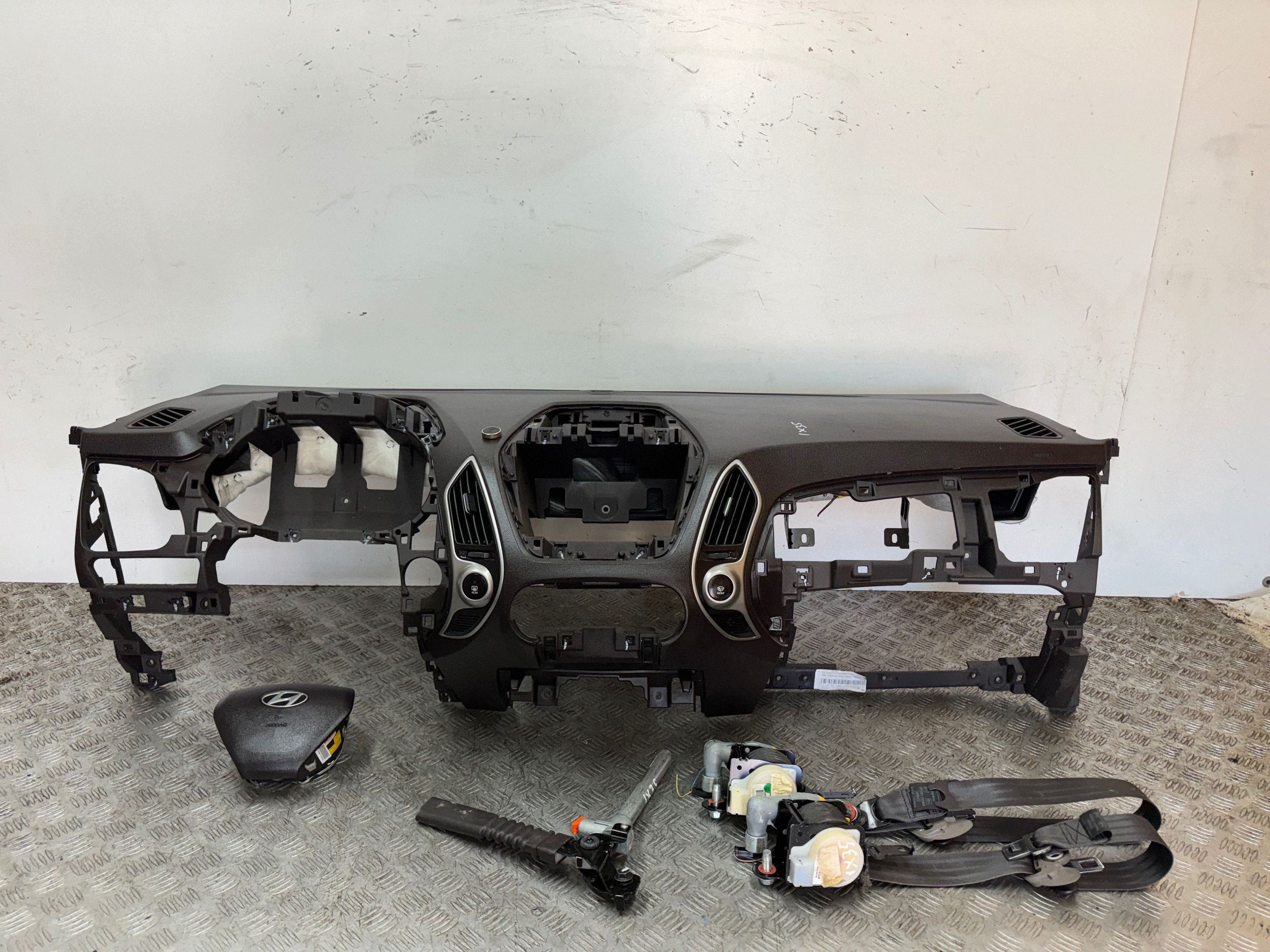 Dashboard console airbag spaners Hyundai IX35 image 2