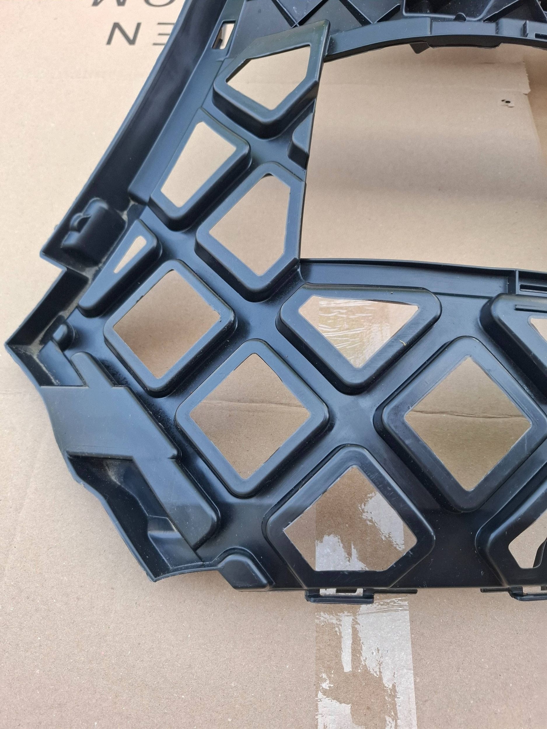 Suporte de Para-choque VW T6 Esquerdo Diant. OEM 7E0807177A image 3