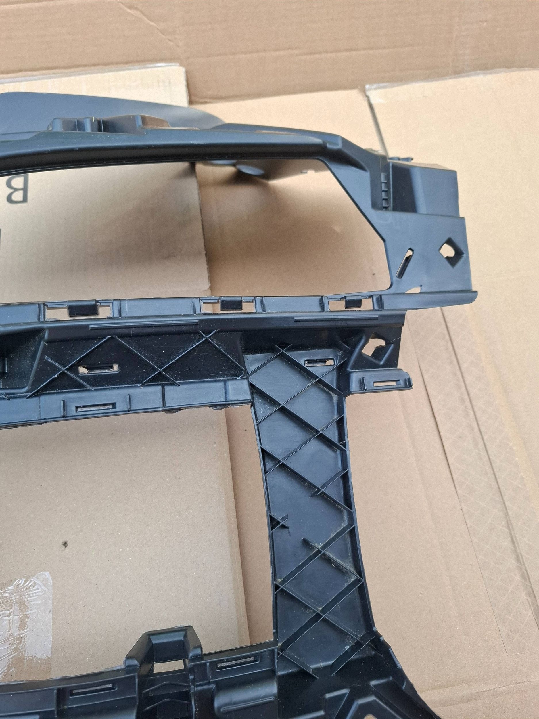 Suporte de Para-choque VW T6 Esquerdo Diant. OEM 7E0807177A image 5