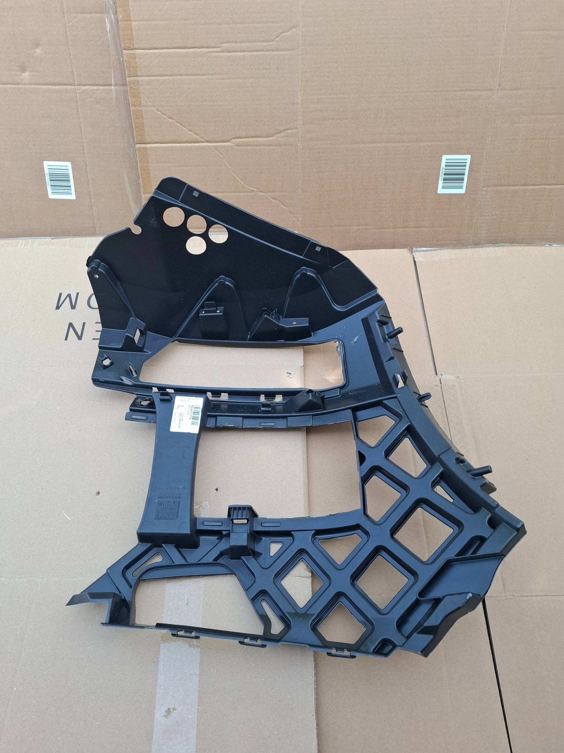 Suporte de Para-choque VW T6 Esquerdo Diant. OEM 7E0807177A image 8