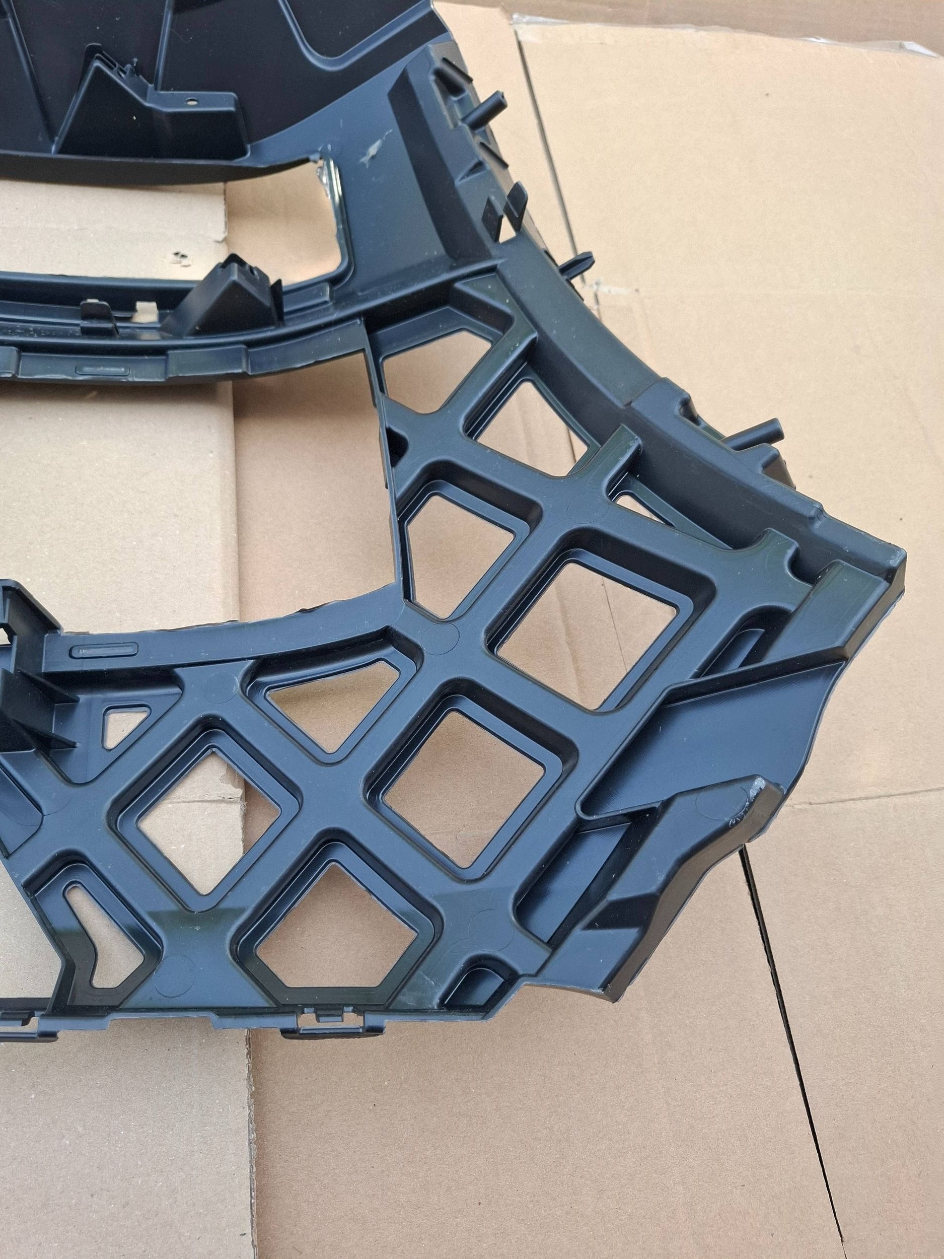 Suporte de Para-choque VW T6 Esquerdo Diant. OEM 7E0807177A image 10