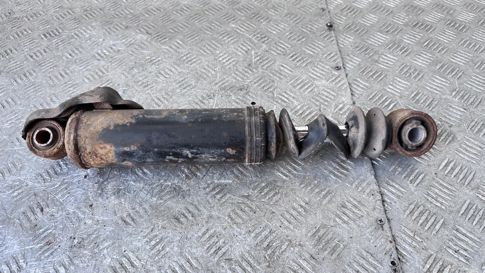Amortecedor Traseiro Esquerdo Hyundai Santa Fé III 2.2D 55320-2W210