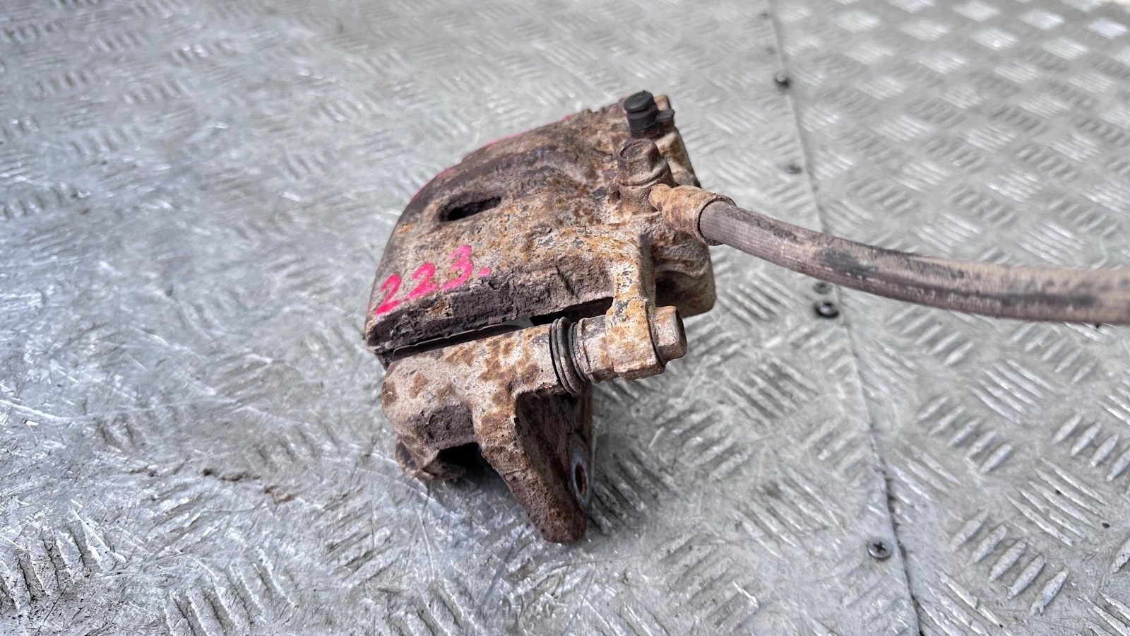 Bremszange links hinten Hyundai Santa Fé III 2.2D 14-20 image 7