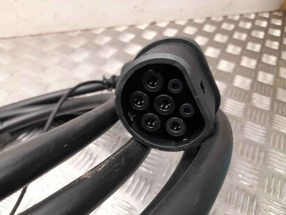 Cable de carga Renault 296902015R usado