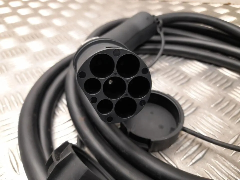 Cable de carga Renault 296902015R usado image 3