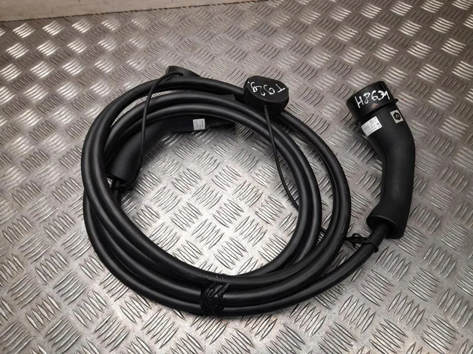 Cable de carga Renault 296902015R usado image 4