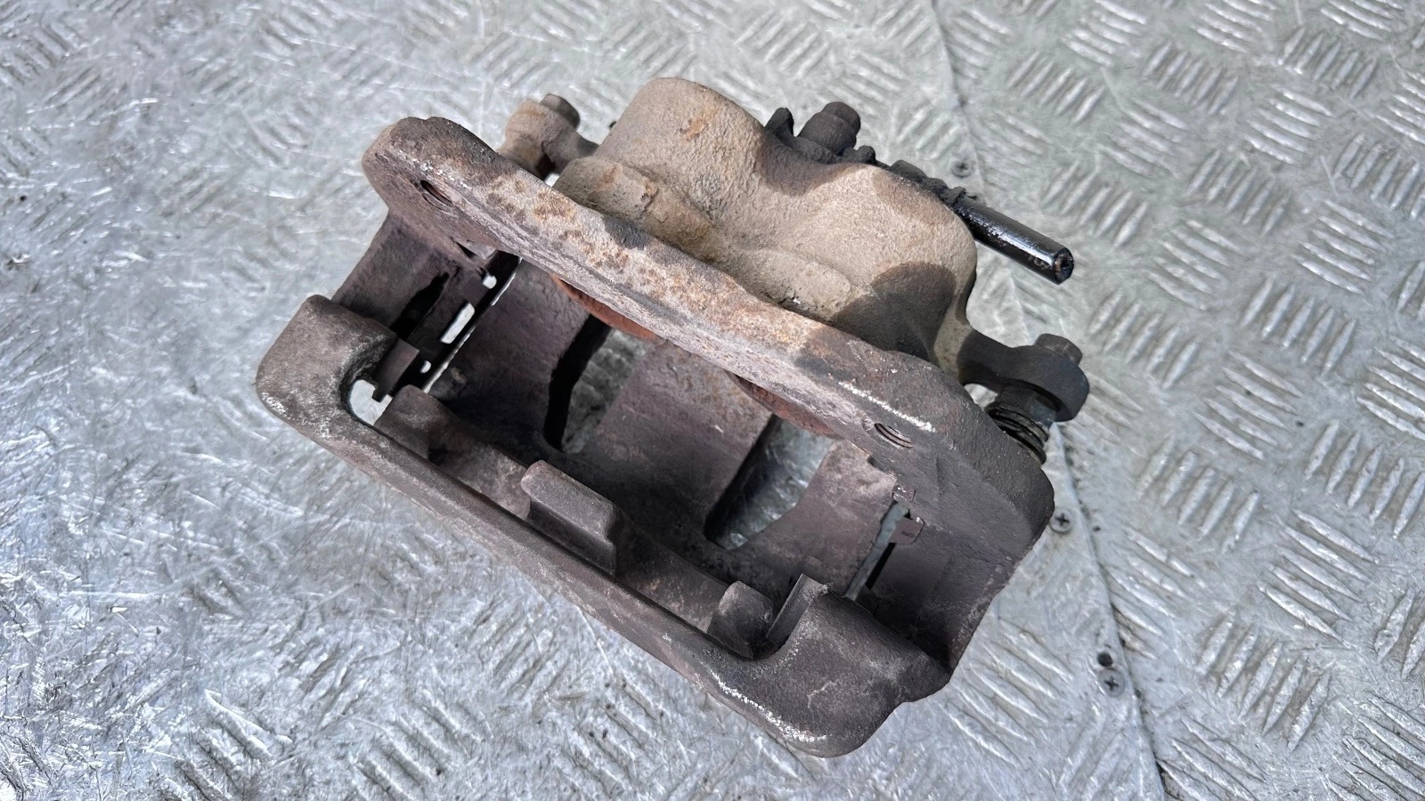 Bremszange links vorne Hyundai Santa Fé III 2.2D 14-20 image 3