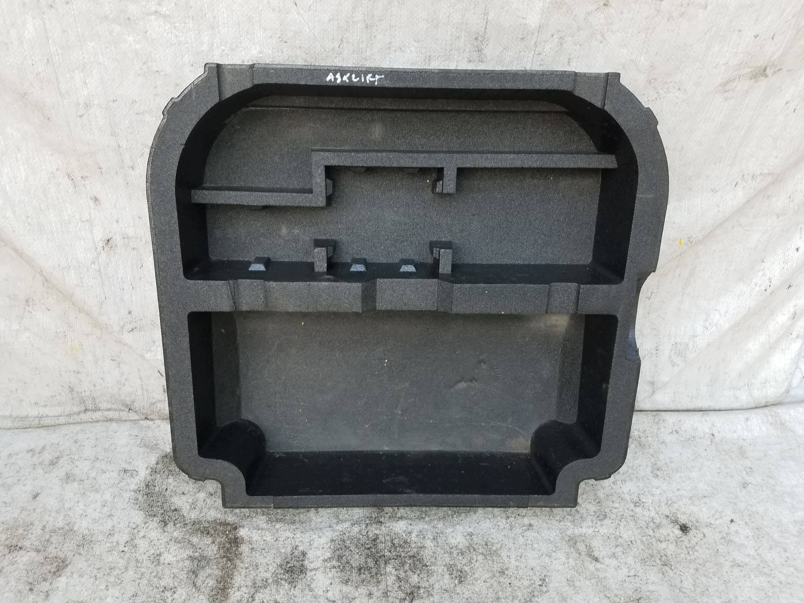 STYROPIAN CONTRIBUTION OF MITSUBISHI ASSISTANT LIFT 7646A145