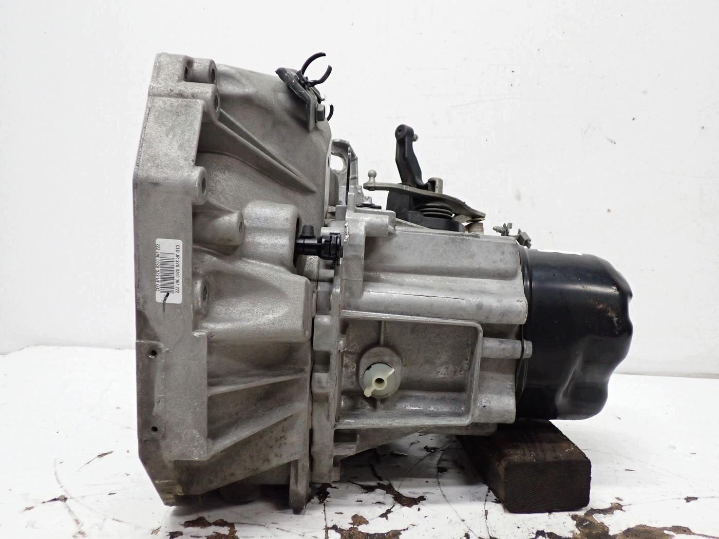 Vaihdelaatikko Nissan Juke F15 1.6i JR5339