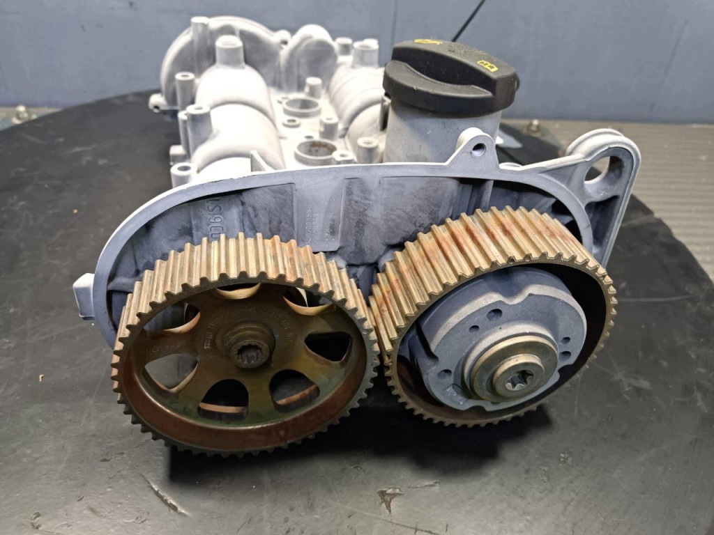 Skoda Fabia III 1.0MPI Venttiilikannen kansi 04C103479A