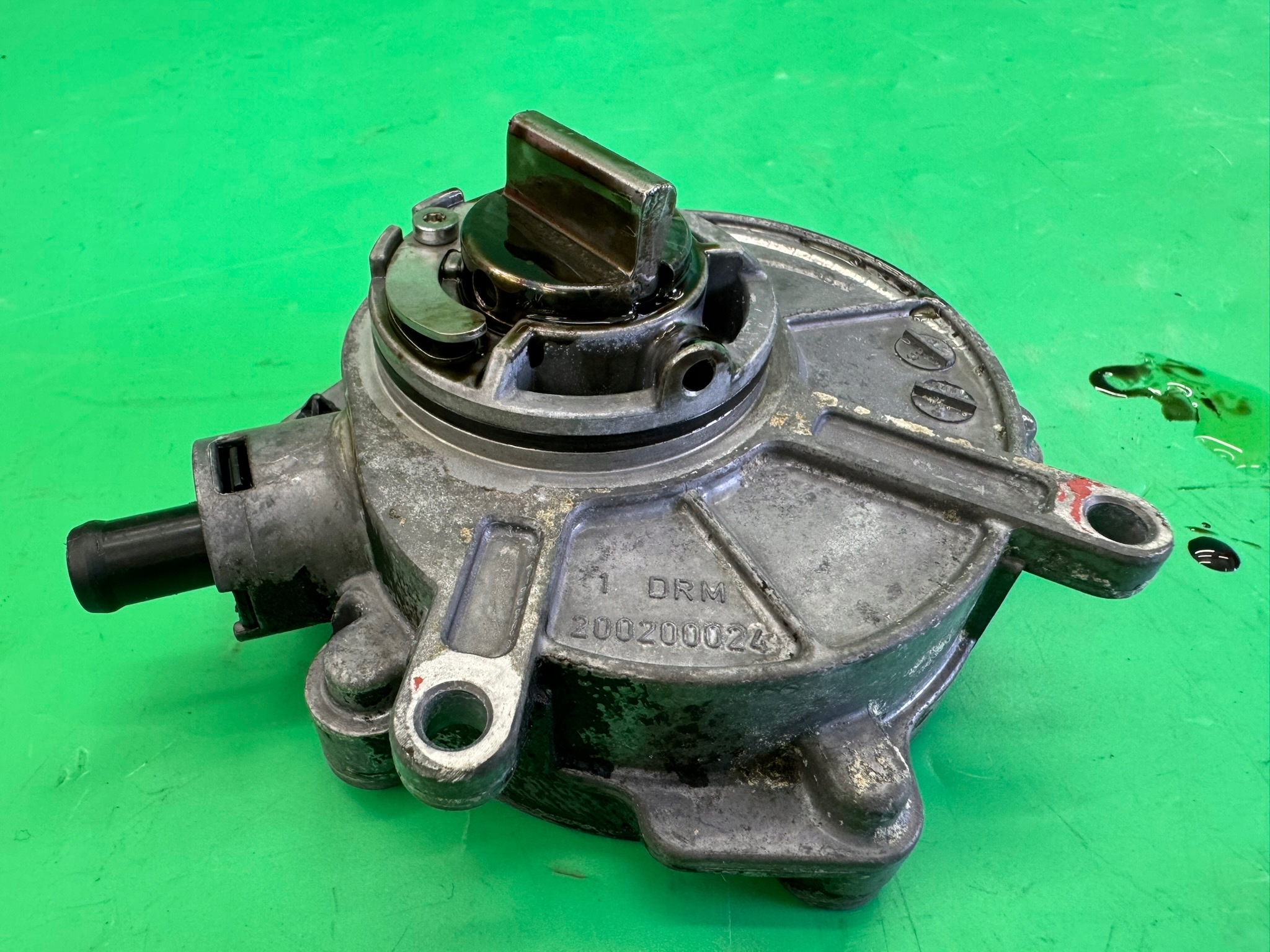 Vacuümpomp Audi A6 S6 C6 06E145100D image 6