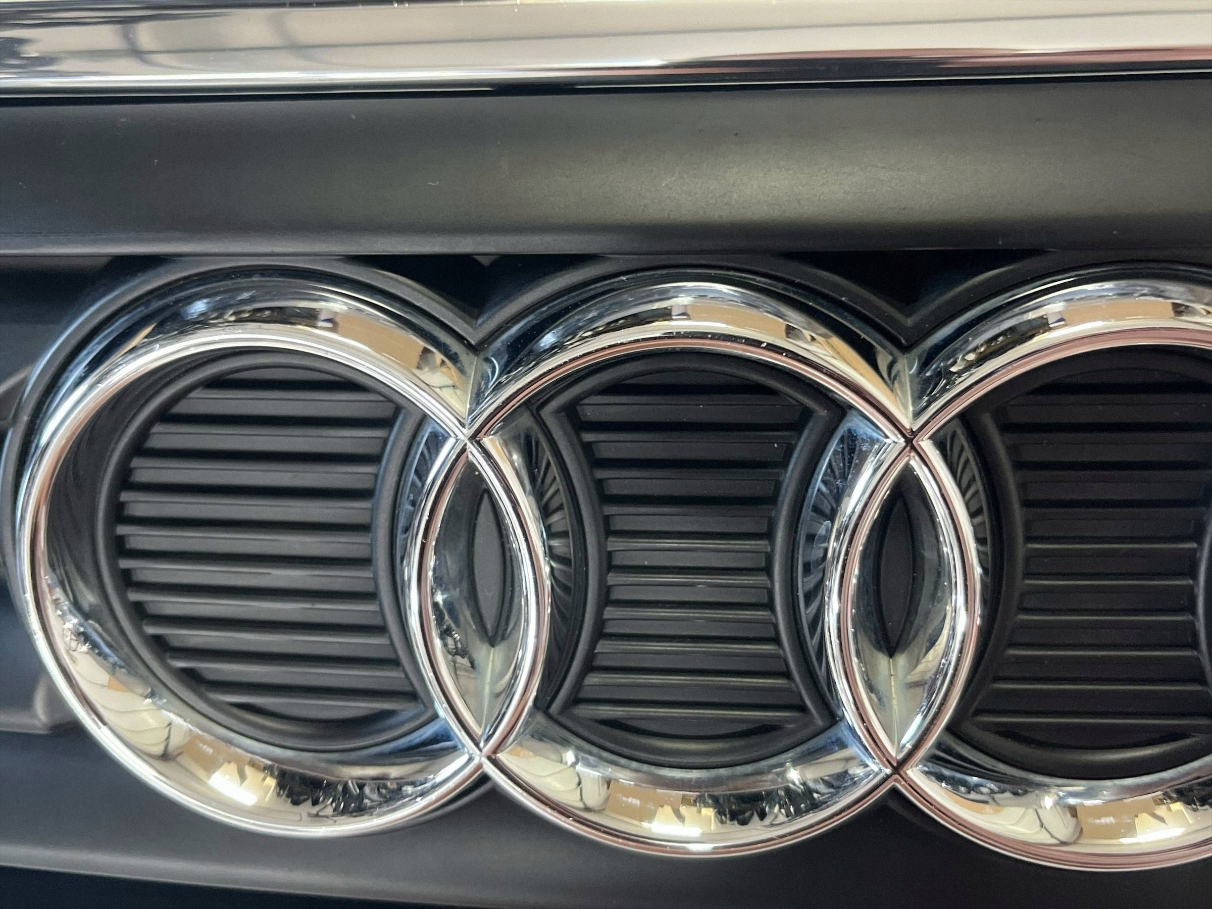 Calandre Audi A2 8Z0853651A image 6