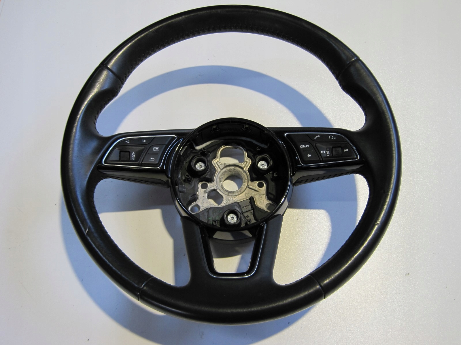 AUDI Q2 81A Steering wheel image 2