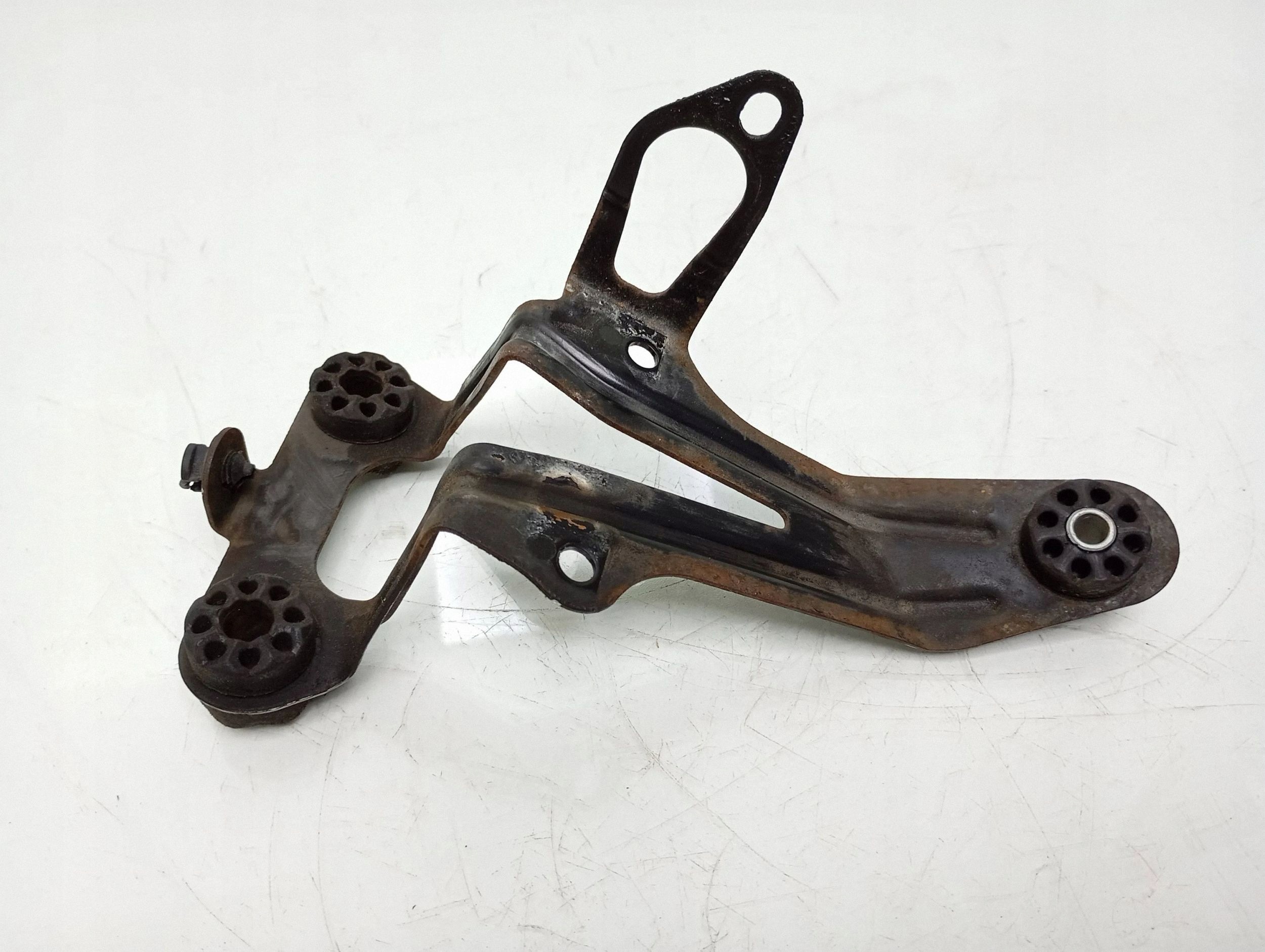 BMW 3 E90 E91 ABS-pumpun kiinnike FRC94490 image 2