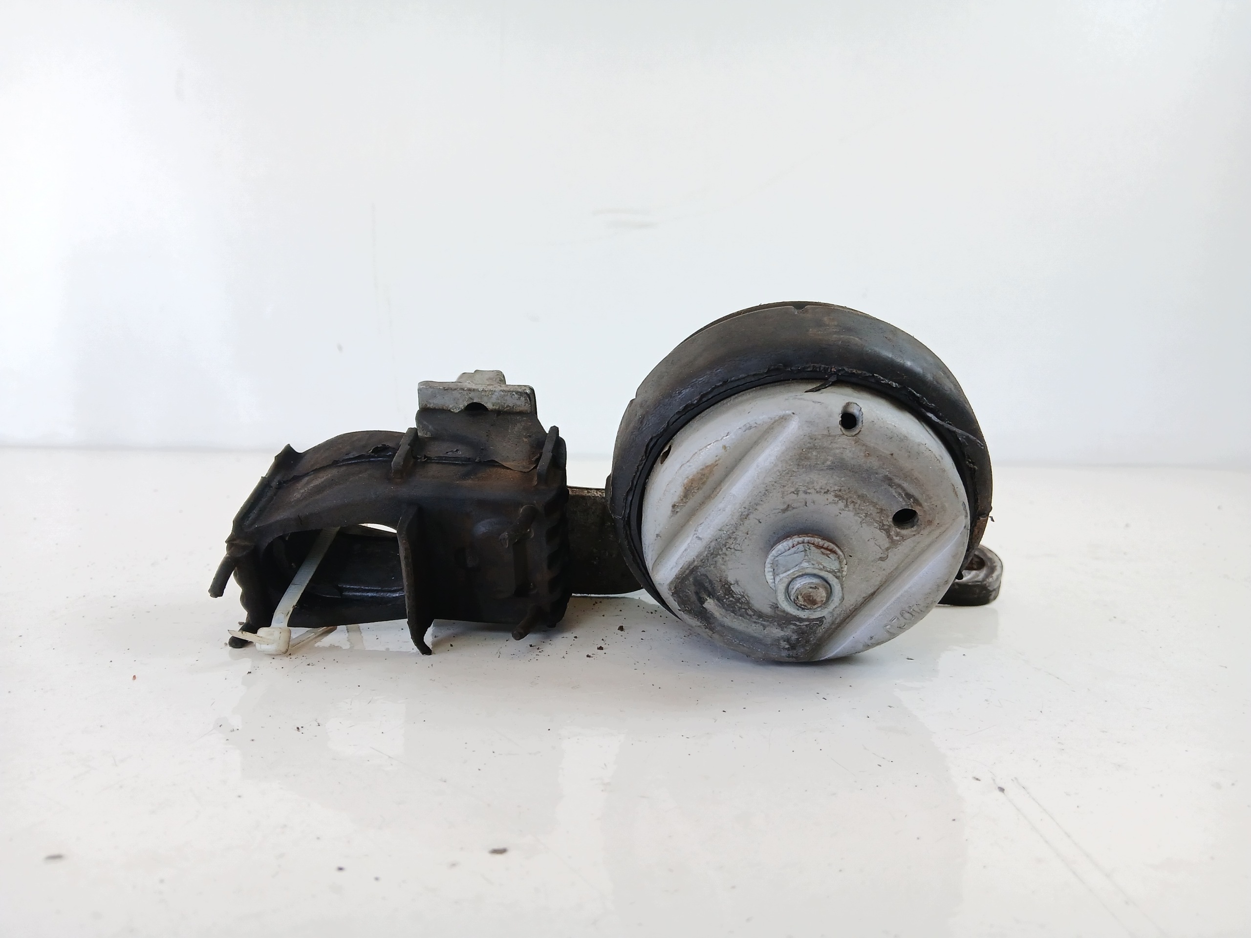 VW Sharan I 1.9 TDI moottorin kiinnike 7M0199600C