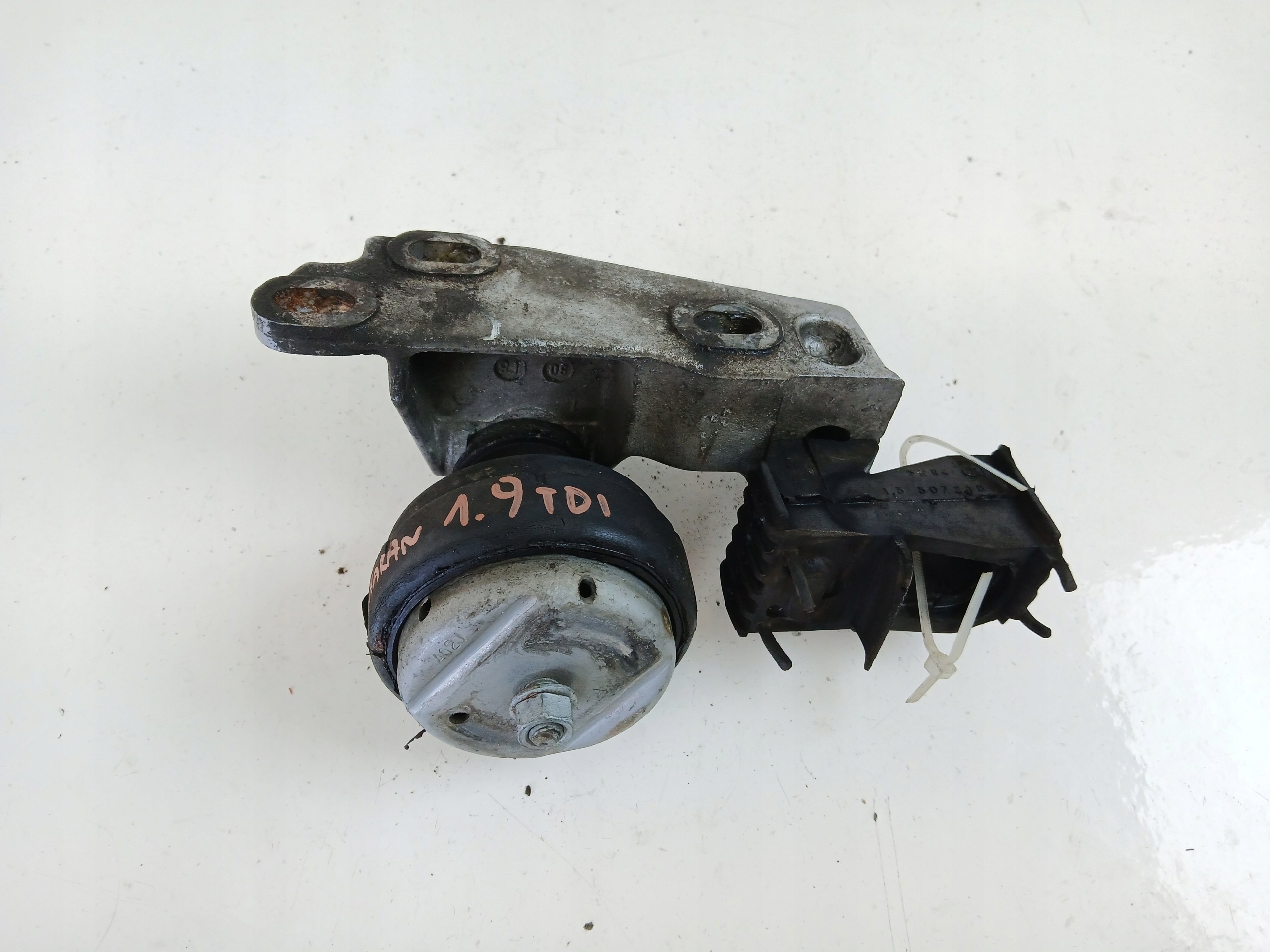 Support moteur VW Sharan I 1.9 TDI 7M0199600C image 5