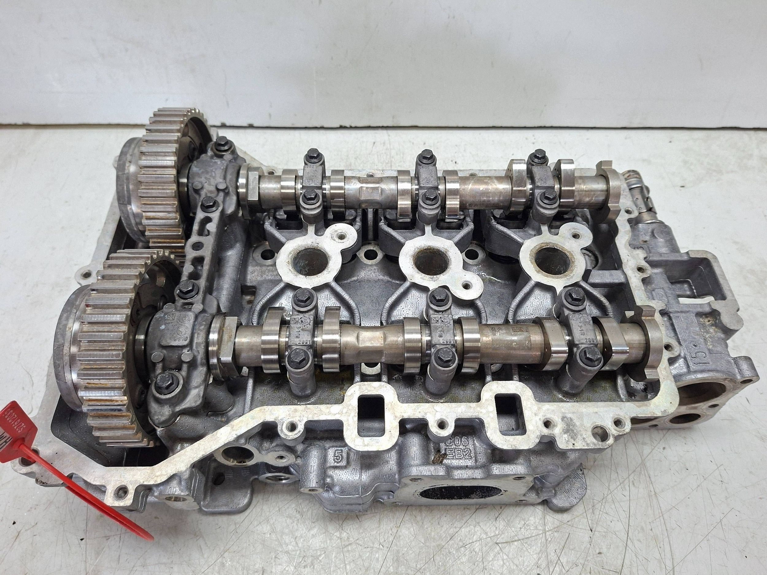 Moottorin kannen 9671871510 HM01 Peugeot 208 C3 III 1.2 VTI 2016-
