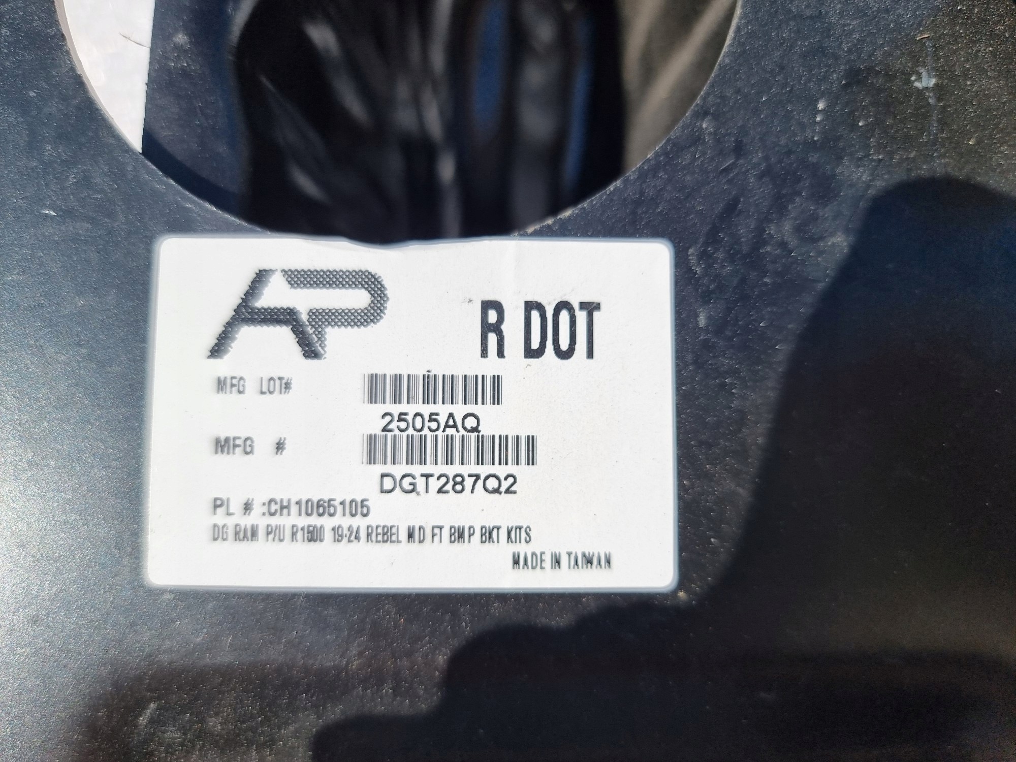Suporte do Para-choque Dianteiro RAM 1500 V OEM CH1065105 image 5