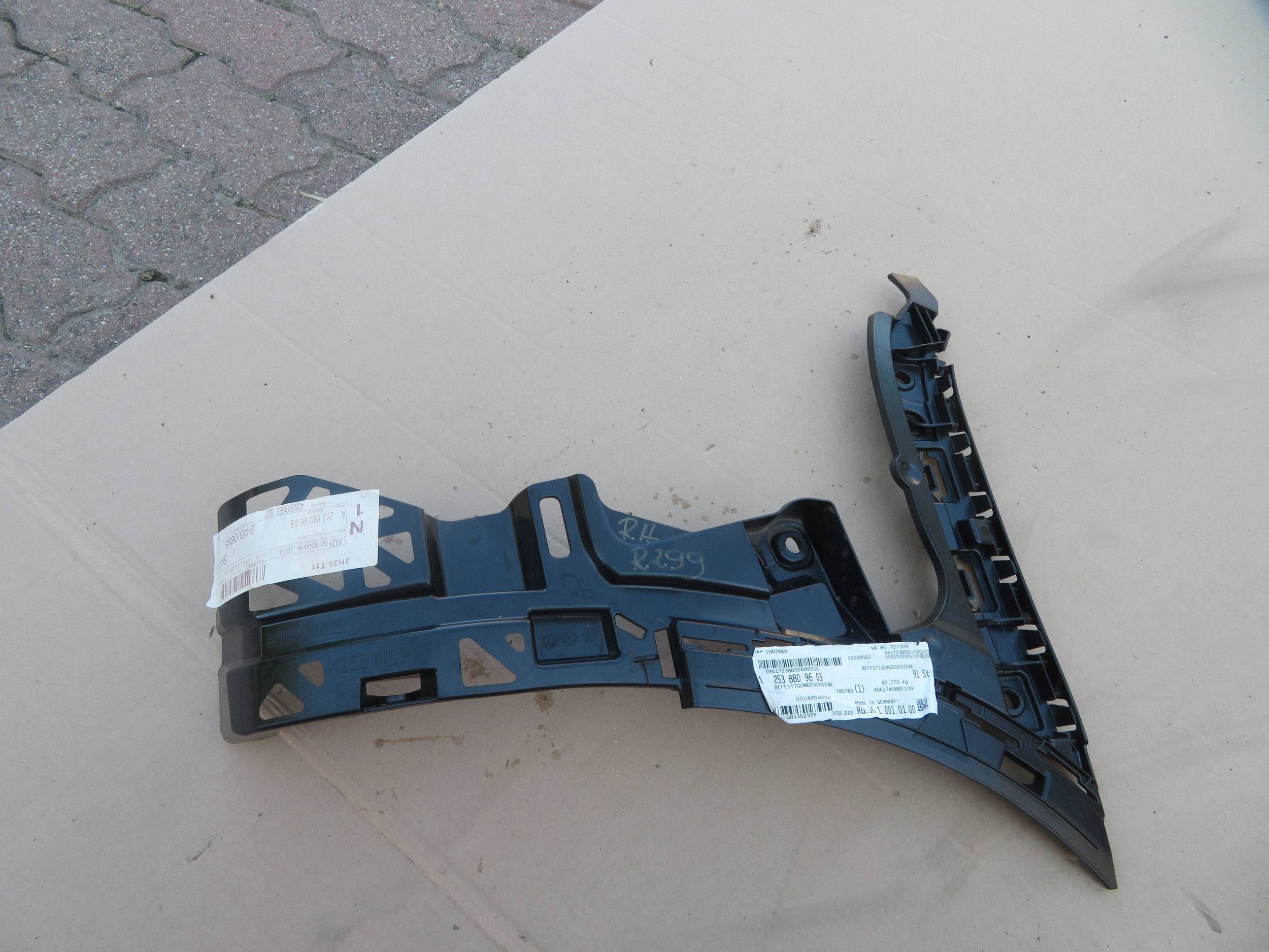 Rear Right Sliding Door Guide Mercedes GLC W253 A2538809603