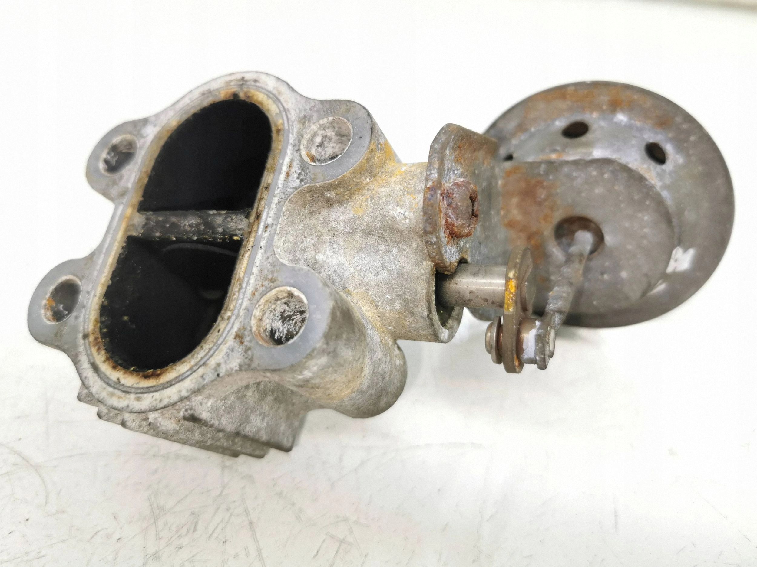 Toyota RAV4 XA30 EGR-klep FRC96306 image 3