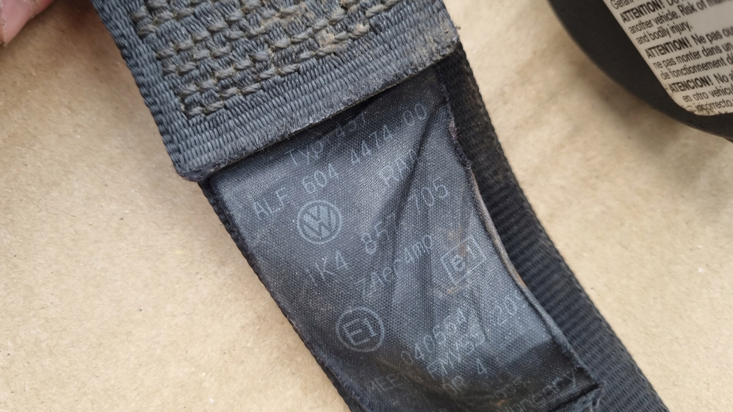 VW Golf V Ceinture de sécurité gauche 1K4857705 image 5