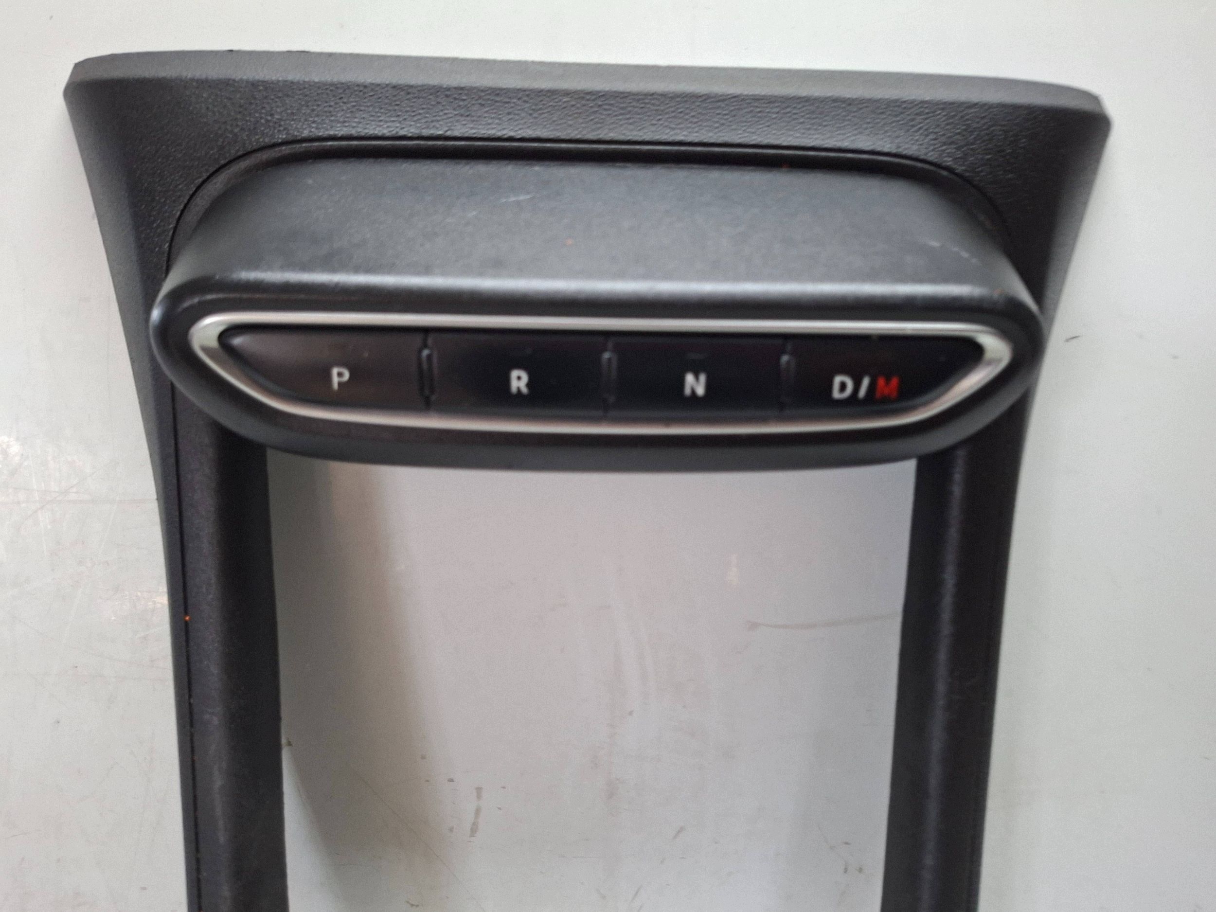 Ohjauspaneelin suojus 735763666 Fiat 600e 2023-
