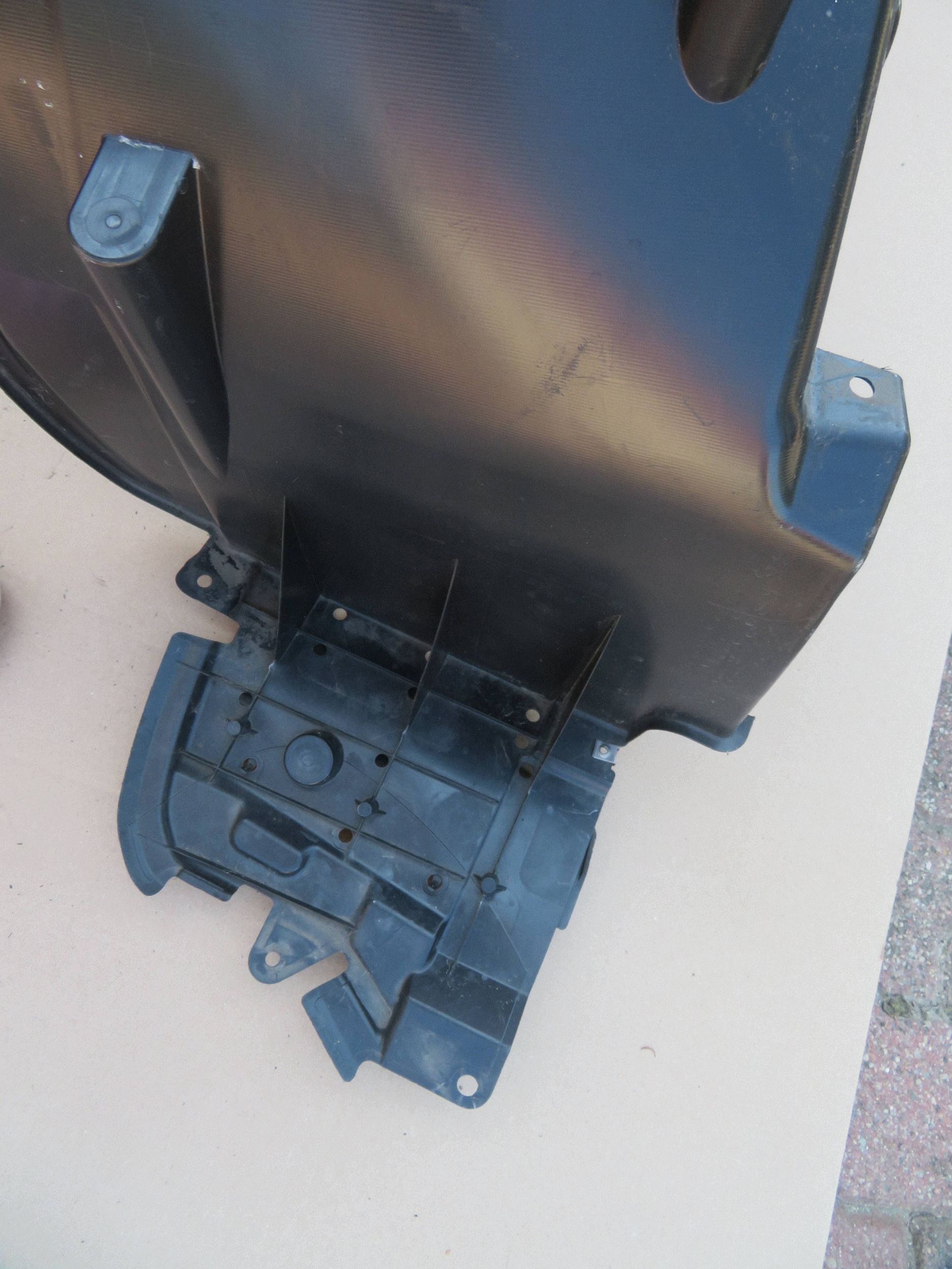 Suzuki Swift II - Cobre-roda dianteiro usado image 3
