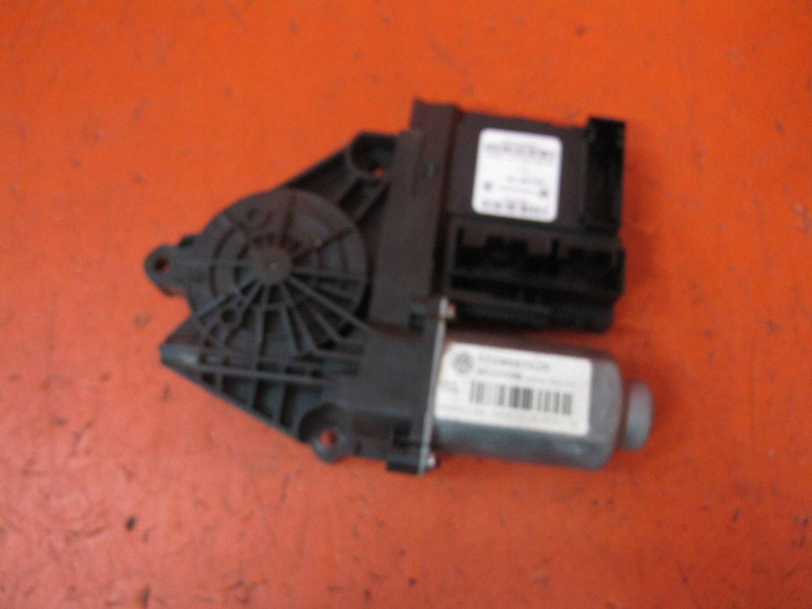 VW Tiguan vindrutetorkare 1T0959702R image 2