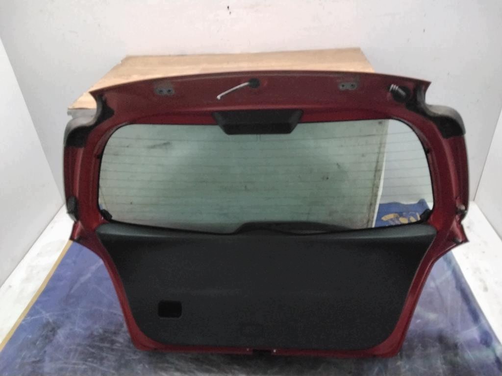 Toyota Yaris II takaluukku käytetty OEM F-168420-