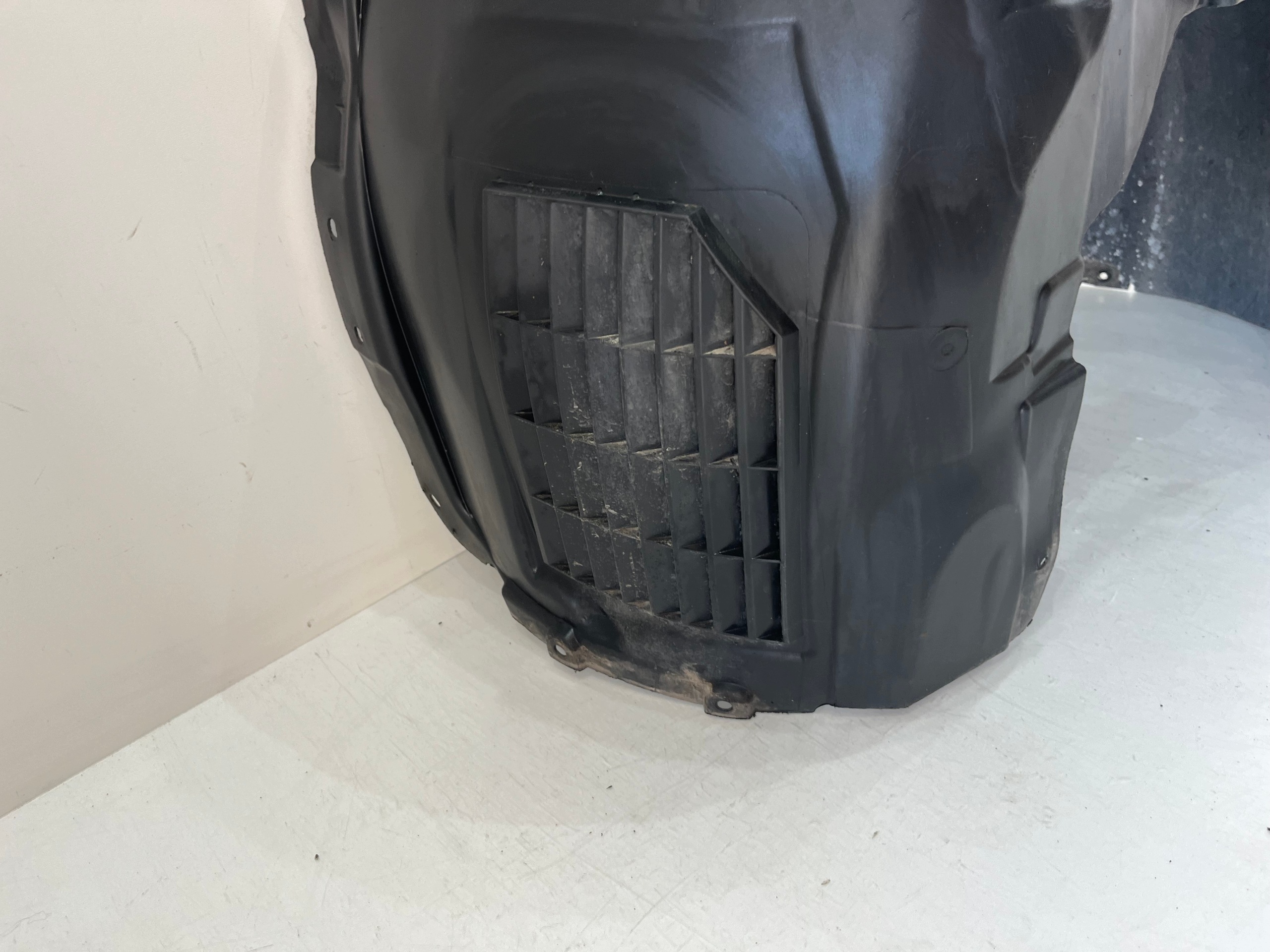 Volvo V60 III S60 III Front Wheel Arch Right 31694099