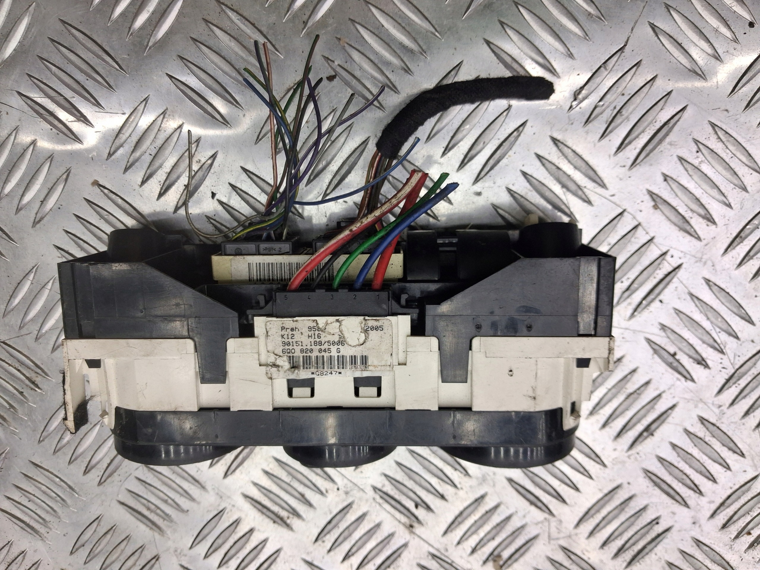VW Polo Climate Vent Panel 6Q0820045 Used image 3