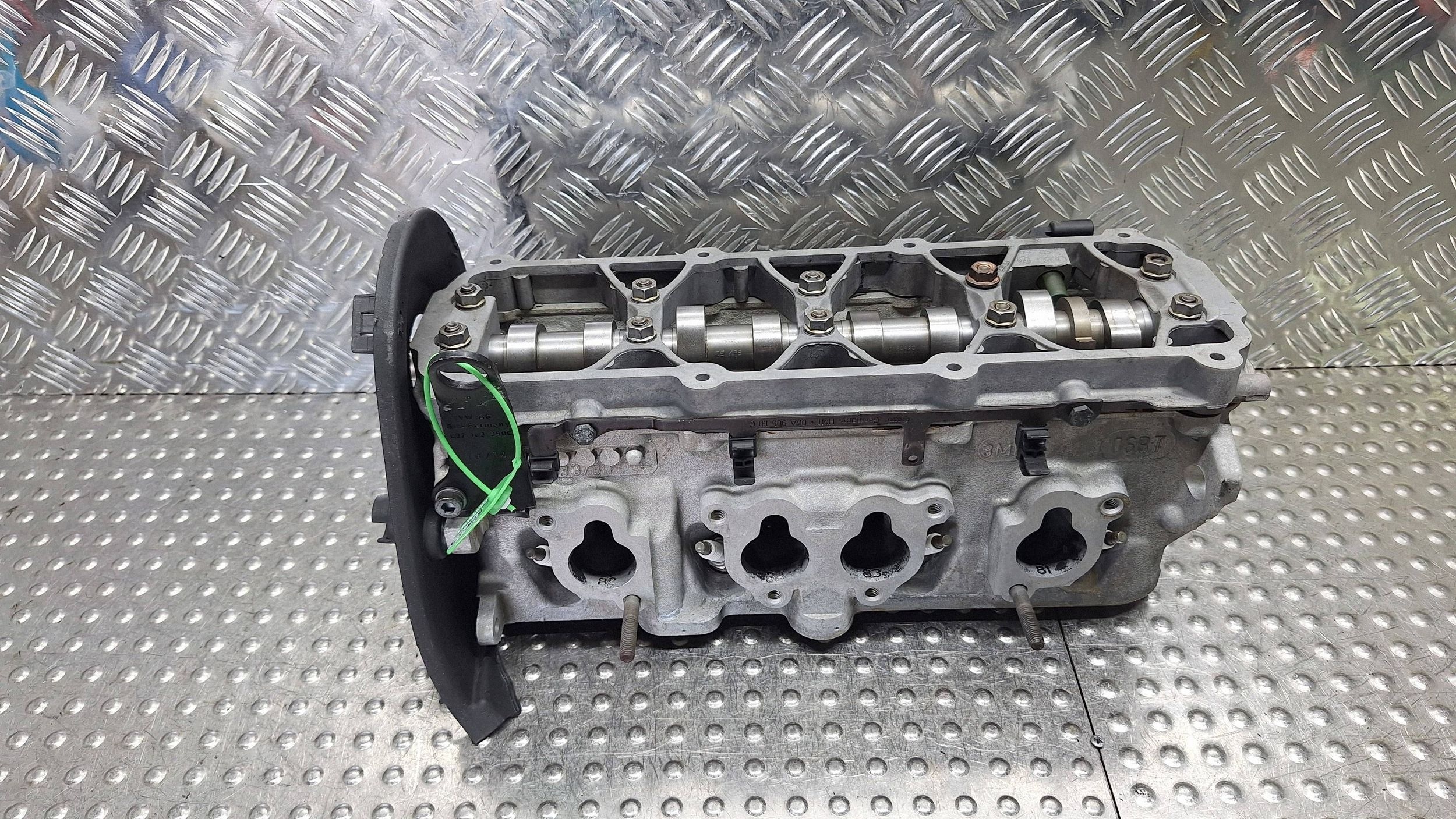 Sylinterikansi 06B103373T Audi A3 8P VW Golf V VI Leon II Octavia II 1.6 BSE