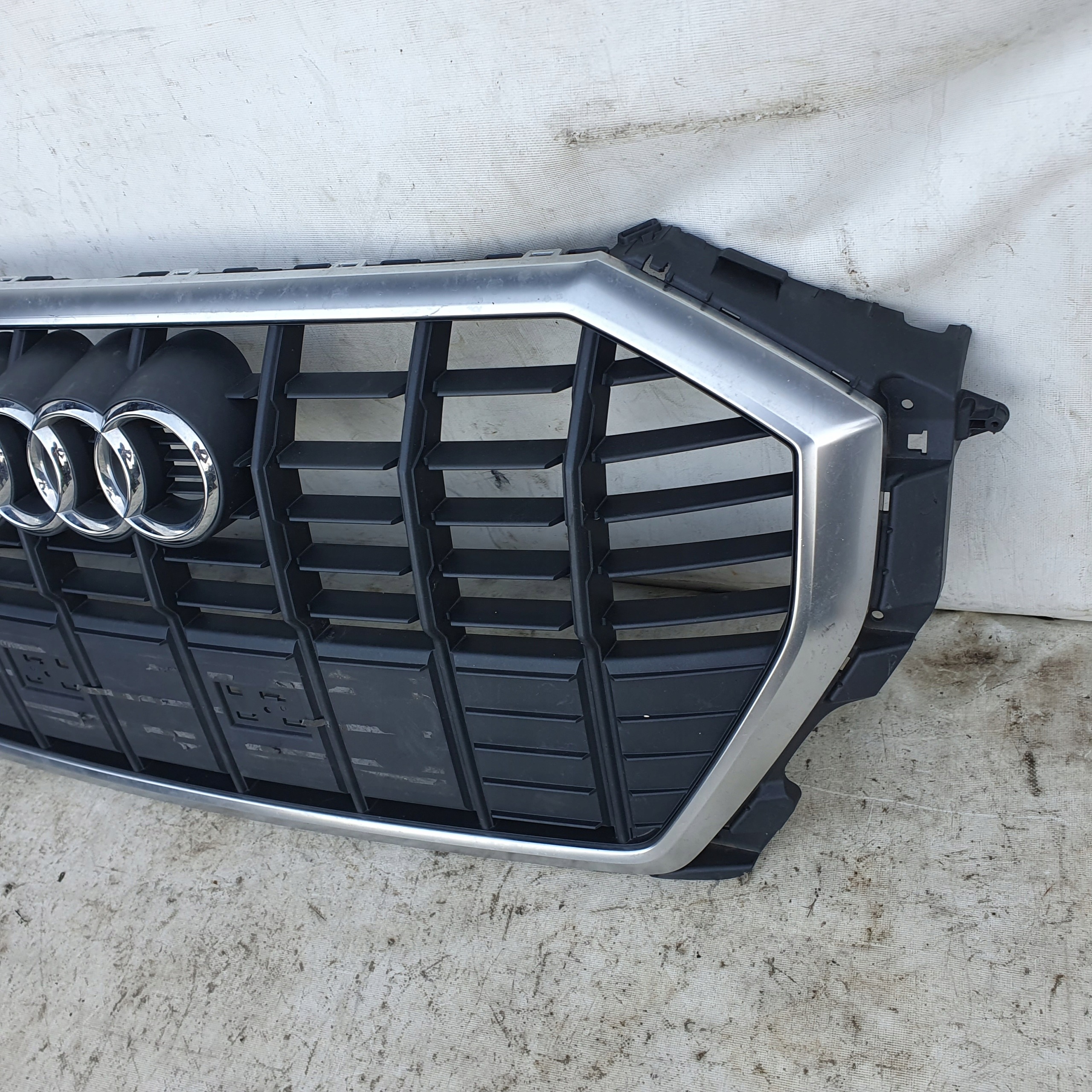 Grille de calandre Audi Q3 II 83A853651 image 3