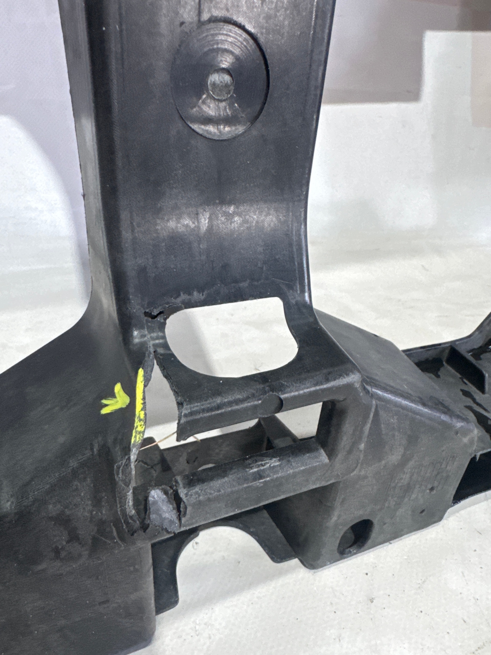 Renault Trafic Front Reinforcement Bar image 5