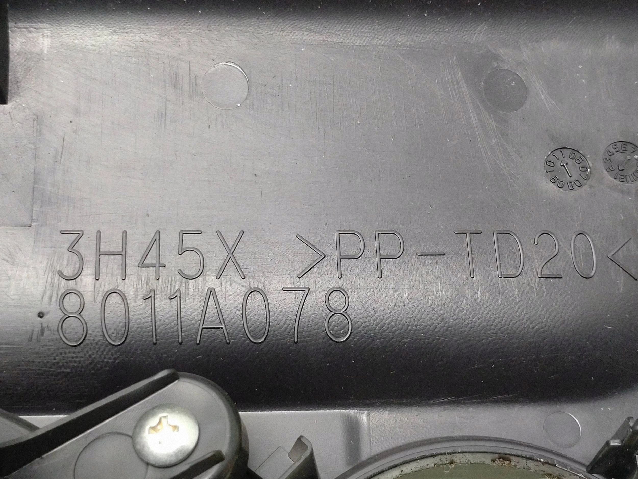 Mitsubishi Outlander 2011 bekerhouder middenconsole 8011a078 image 8