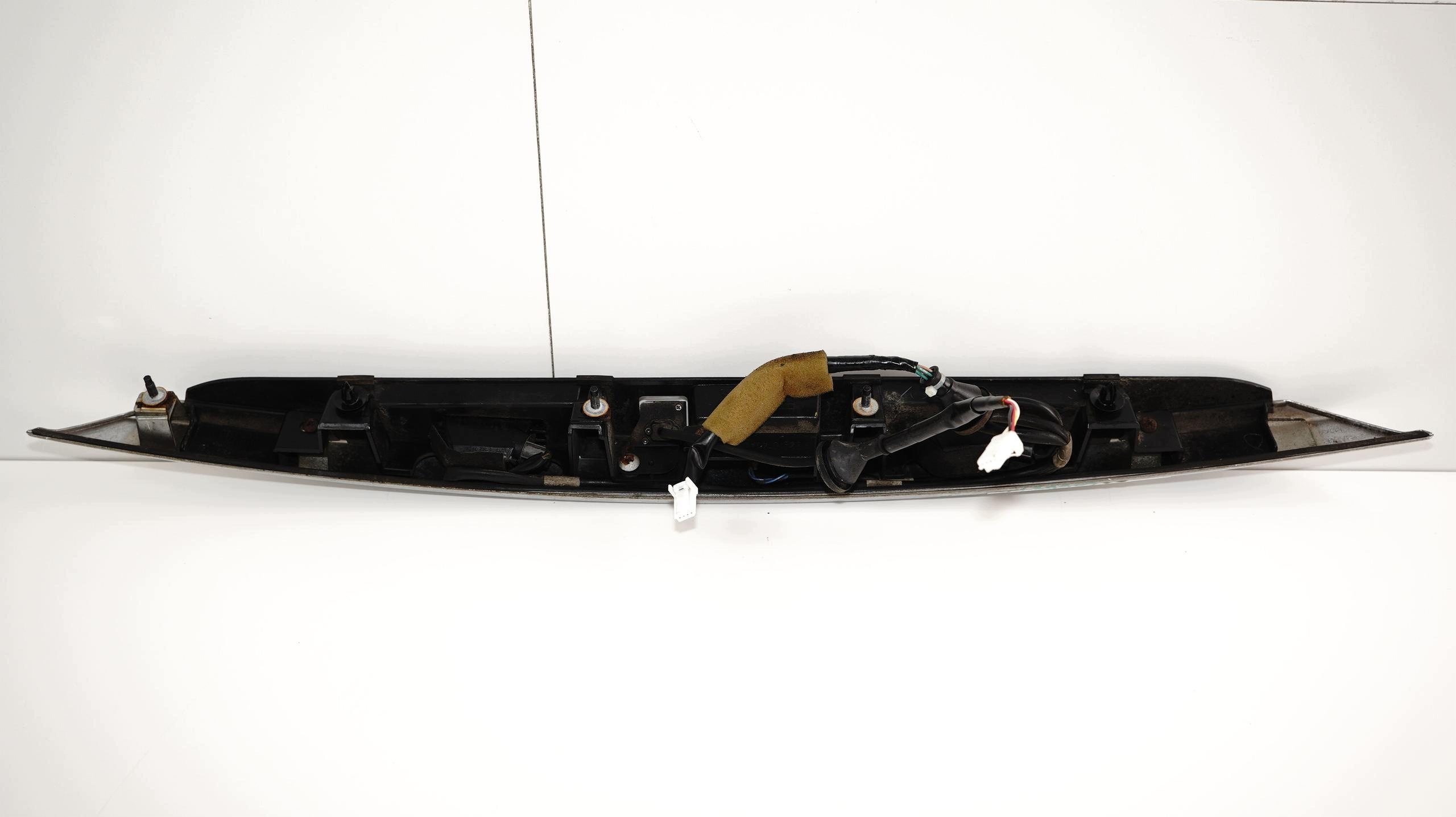 Takaluukku Infiniti Q50 13-17R OEM 1536030826
