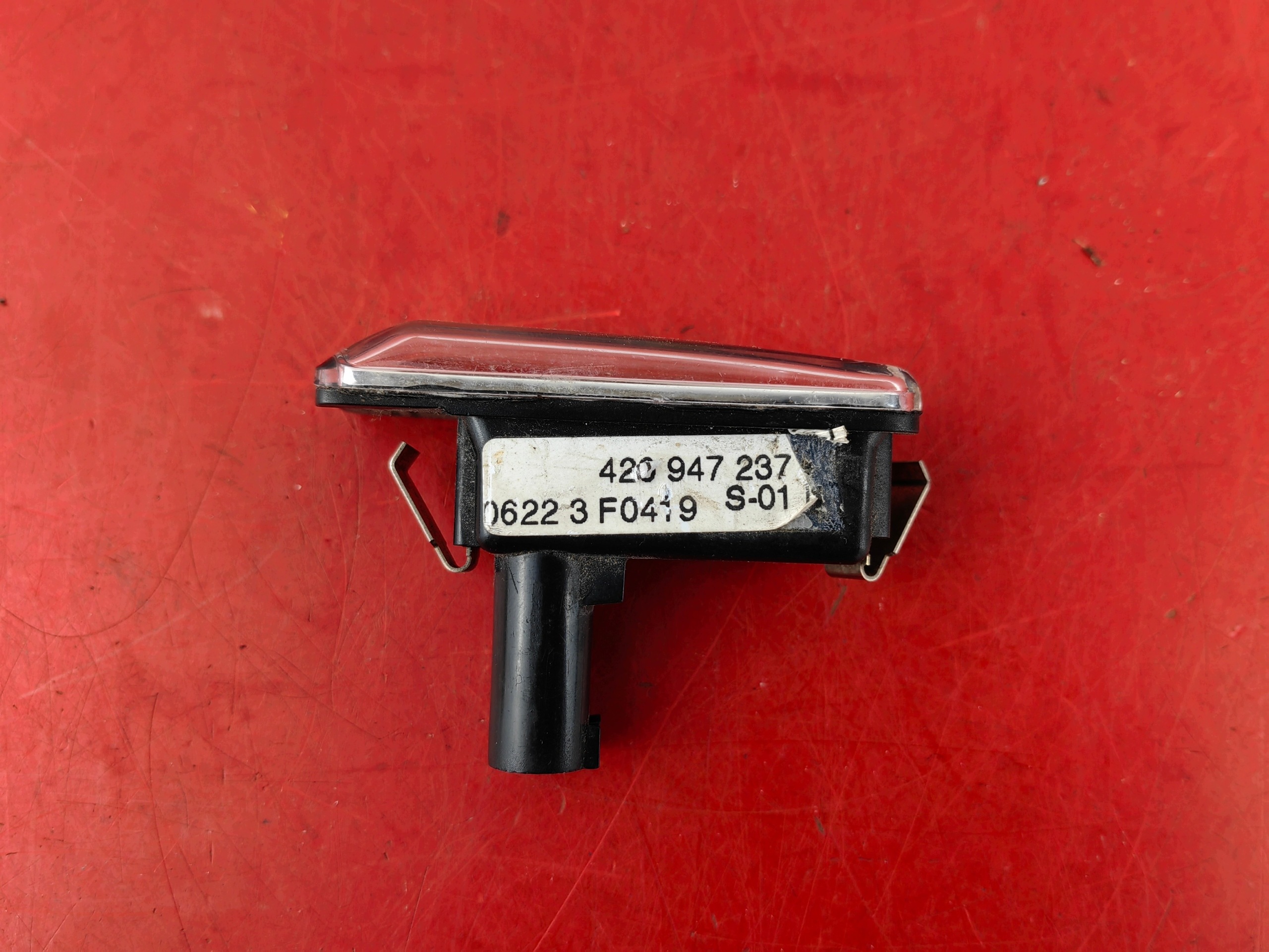 Audi R8 Direction indicator lamp 42947237 image 4
