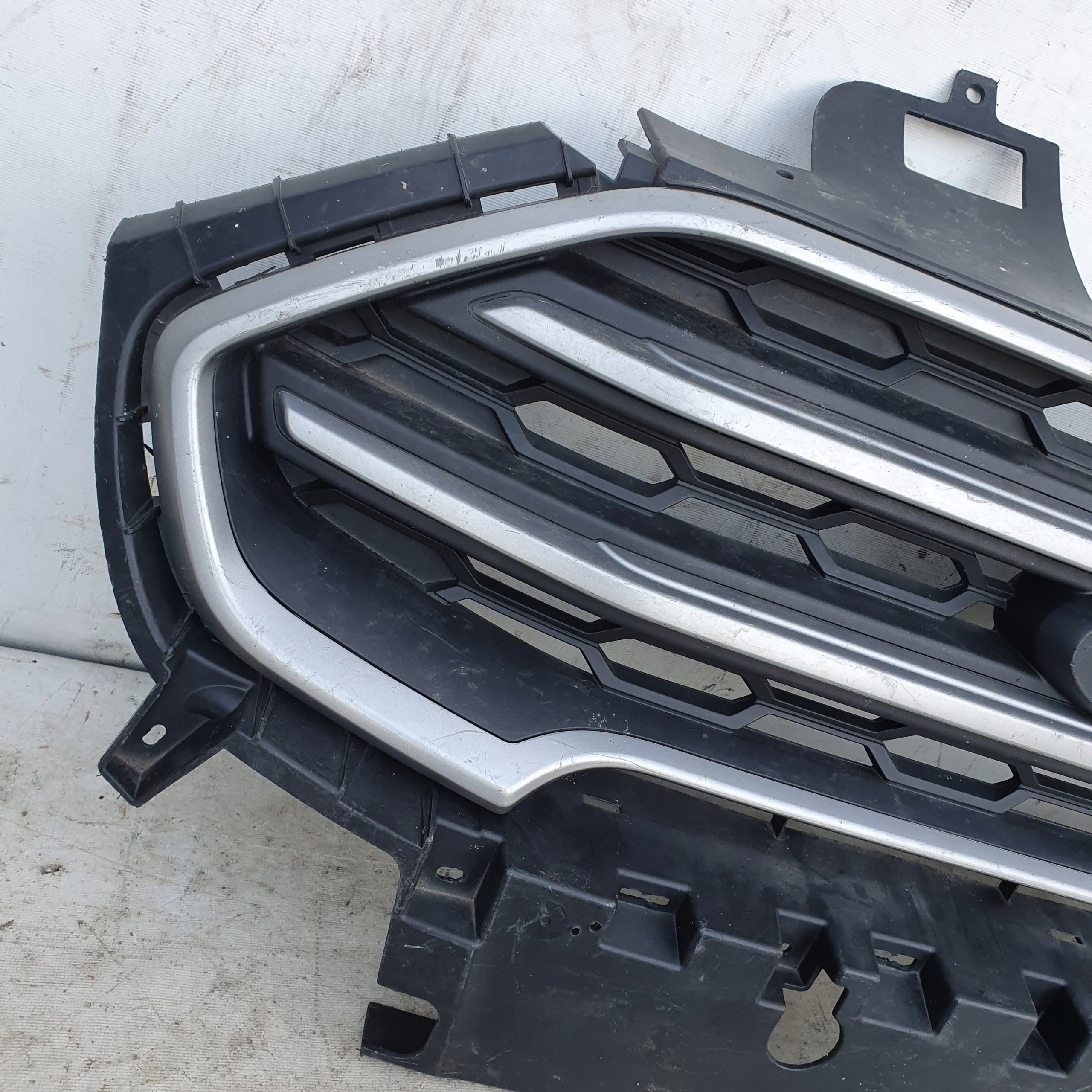 Grade Dianteira Ford EcoSport GN1517B968 Usada image 3