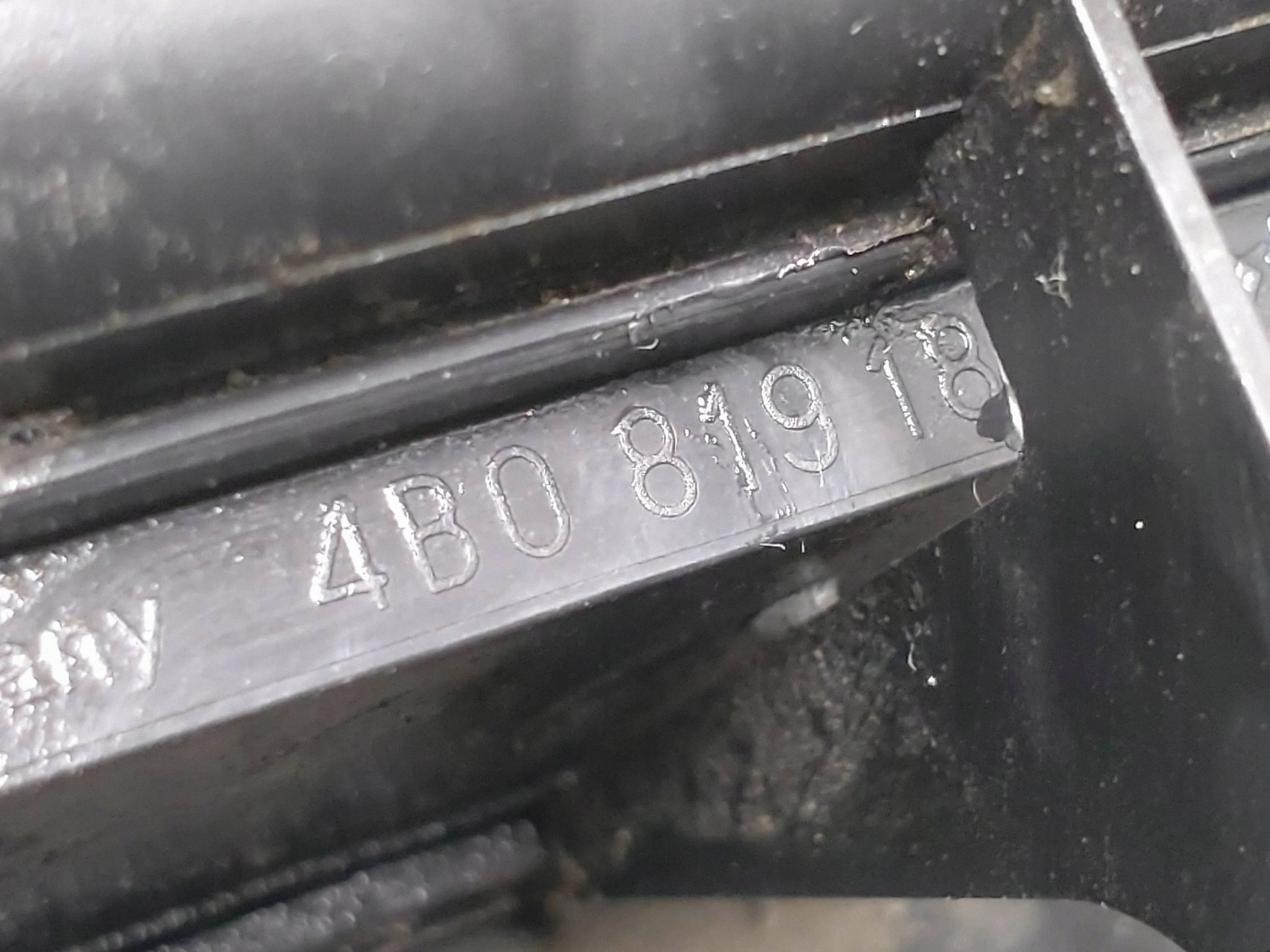 Grille de ventilation Audi A6 S6 C5 4B 4B0819181B image 4